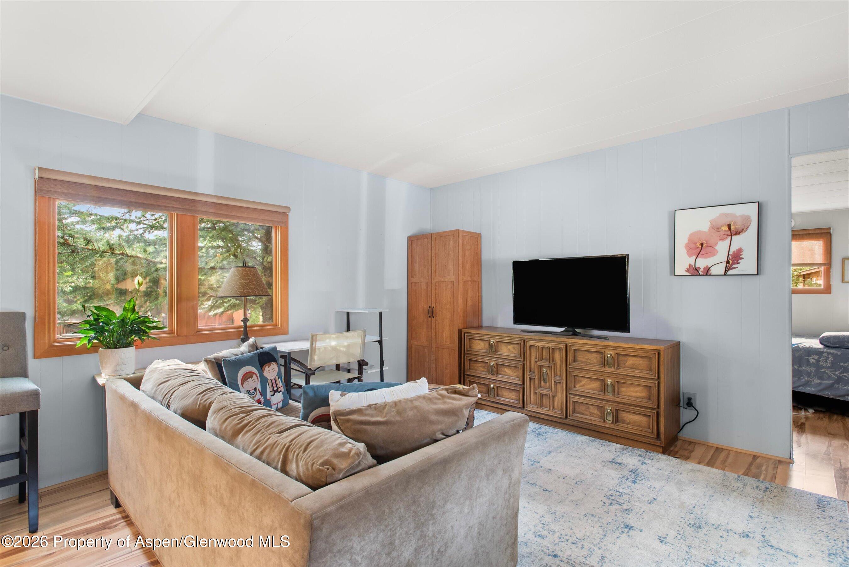 311 Oak Lane Property Photo 3