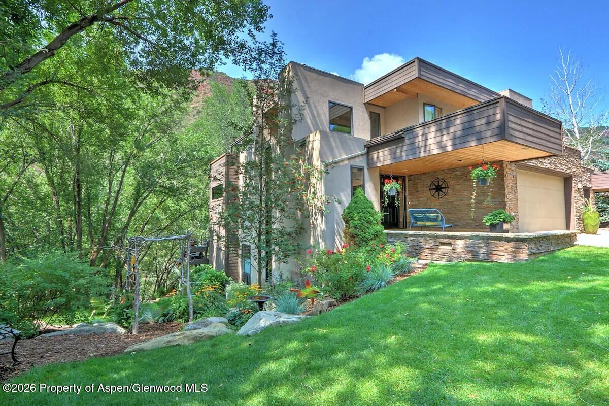 3369 S Grand Avenue Property Photo 1
