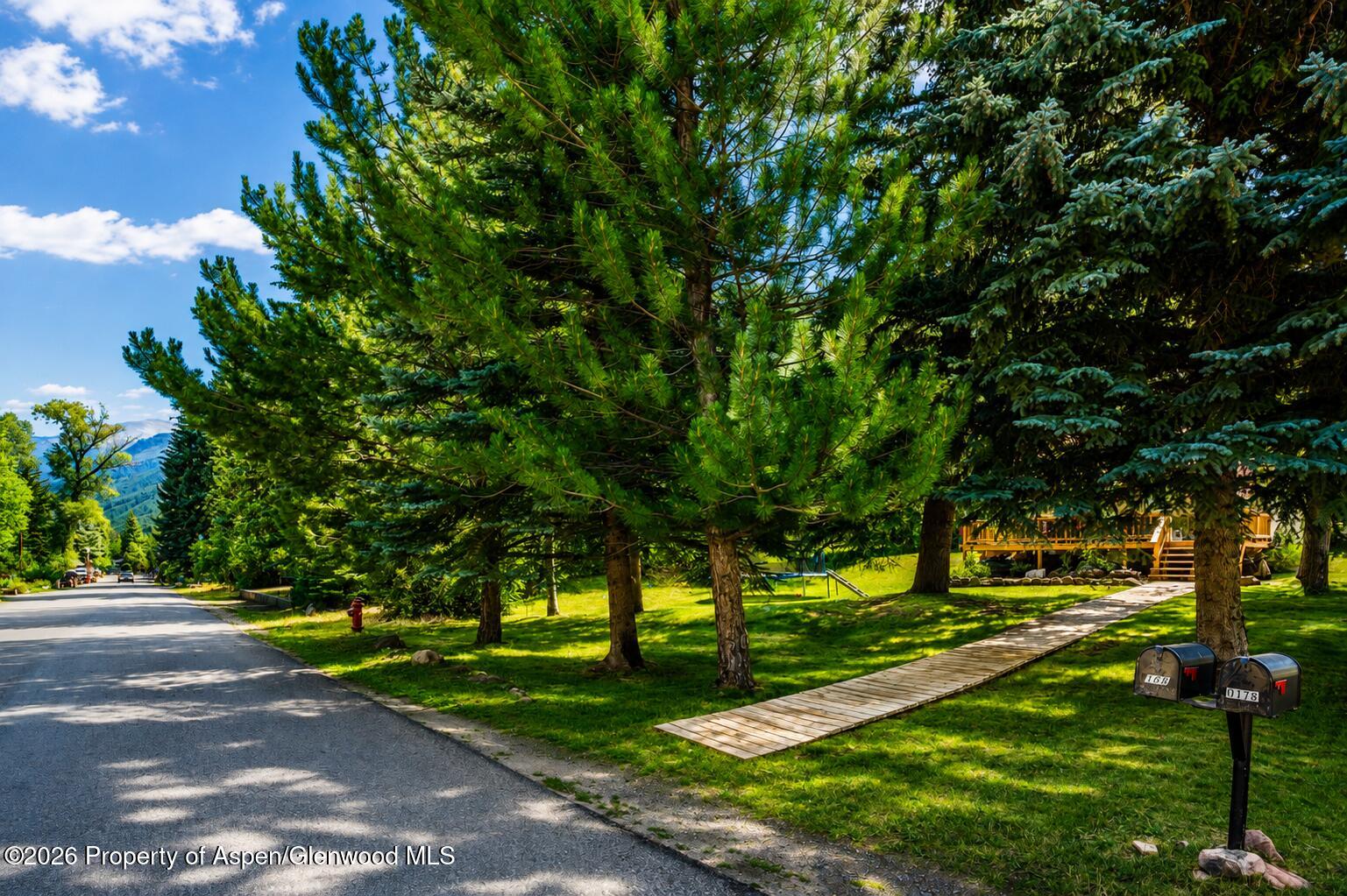 188 Redstone Boulevard Property Photo 3