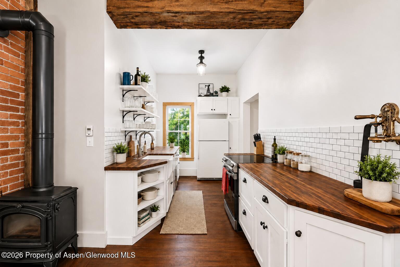 188 Redstone Boulevard Property Photo 8