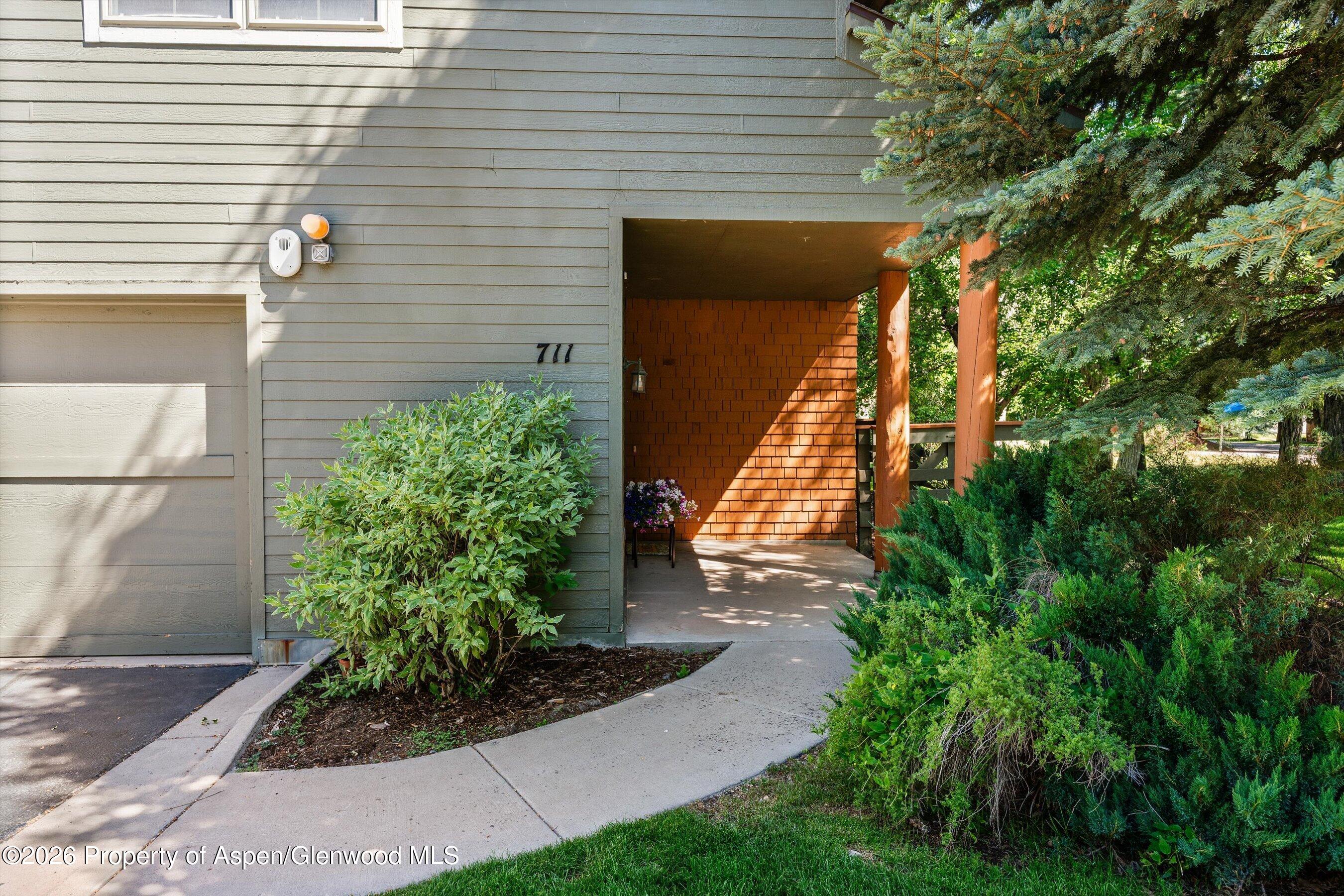 711 Evans Court Property Photo 3