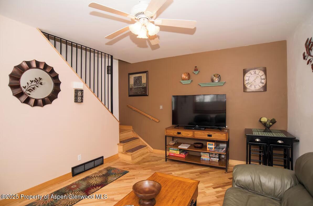 451 Mountain Shadows Drive Property Photo 3