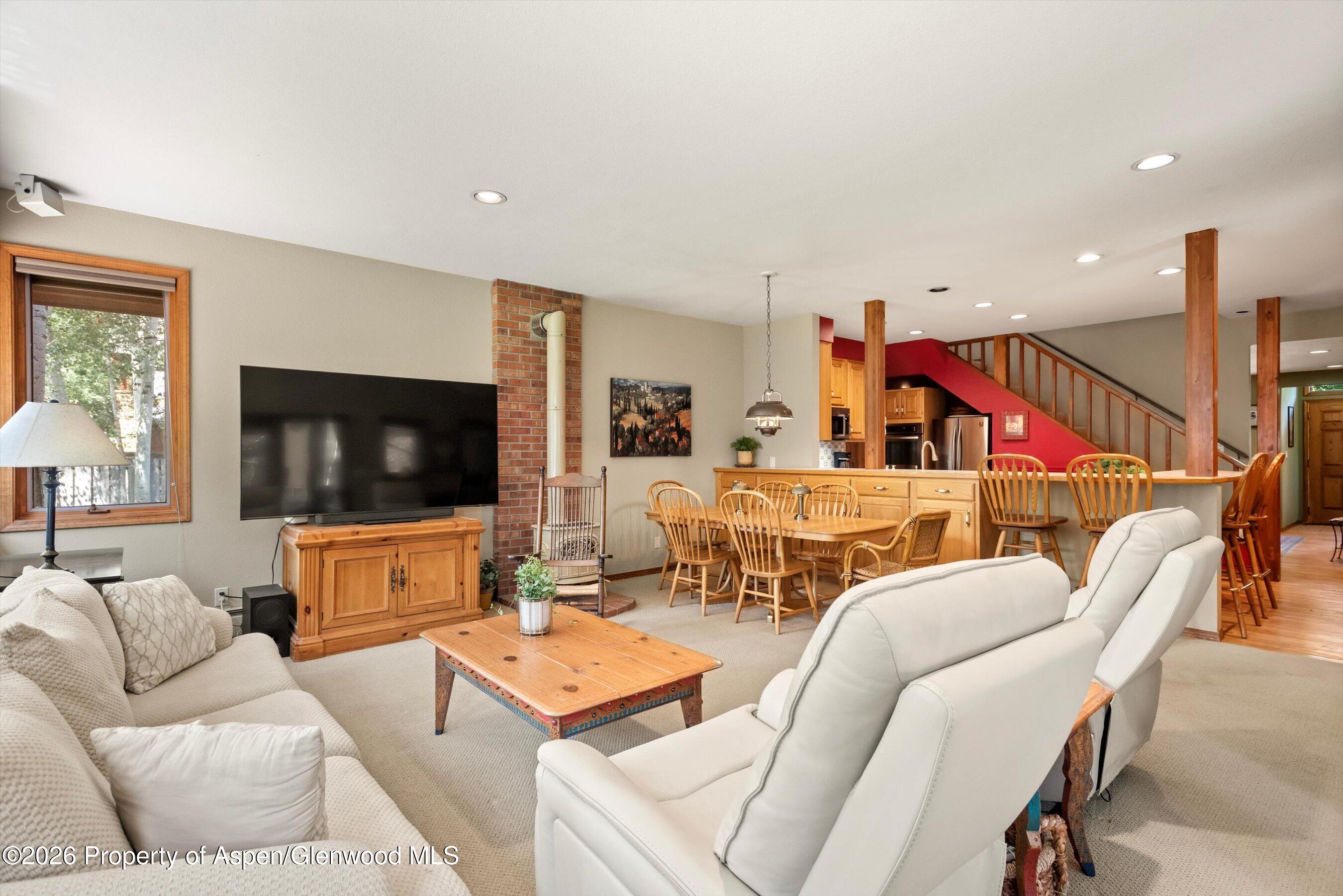 1375 Snowbunny Lane Property Photo 4