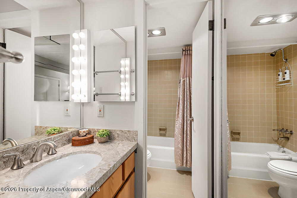 855 Carriage Way Summit 201 Property Photo 13