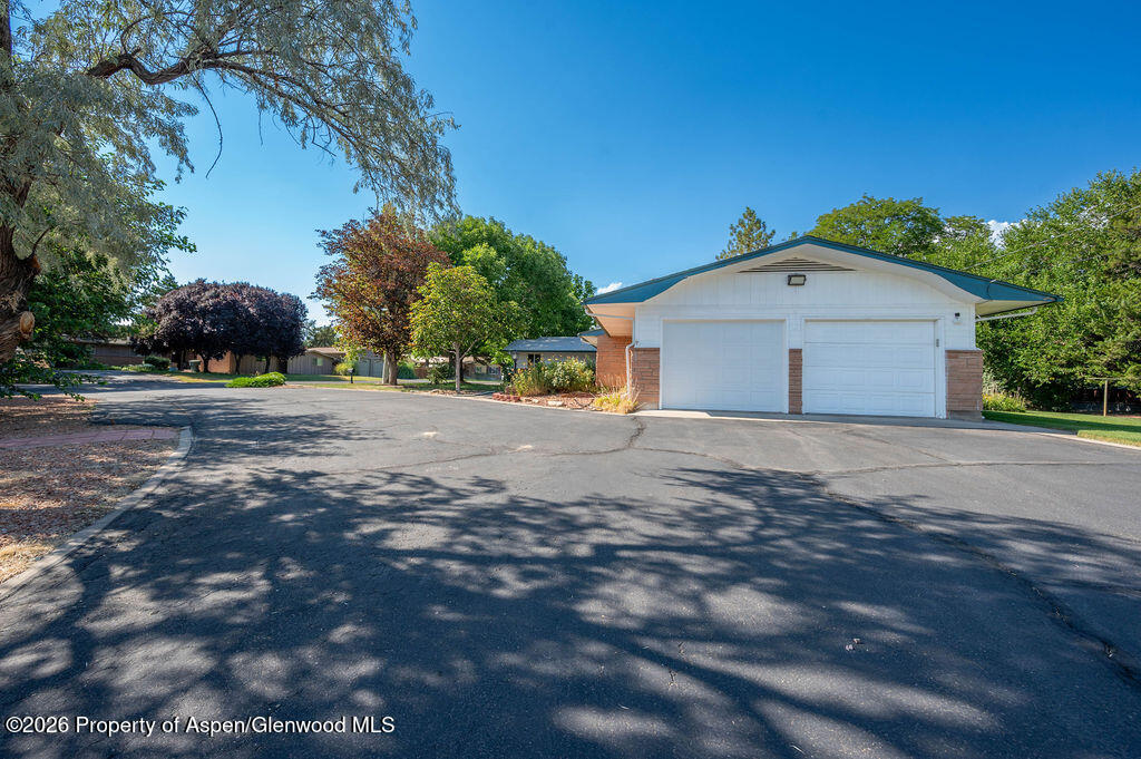 702 Galaxy Drive Property Photo 4
