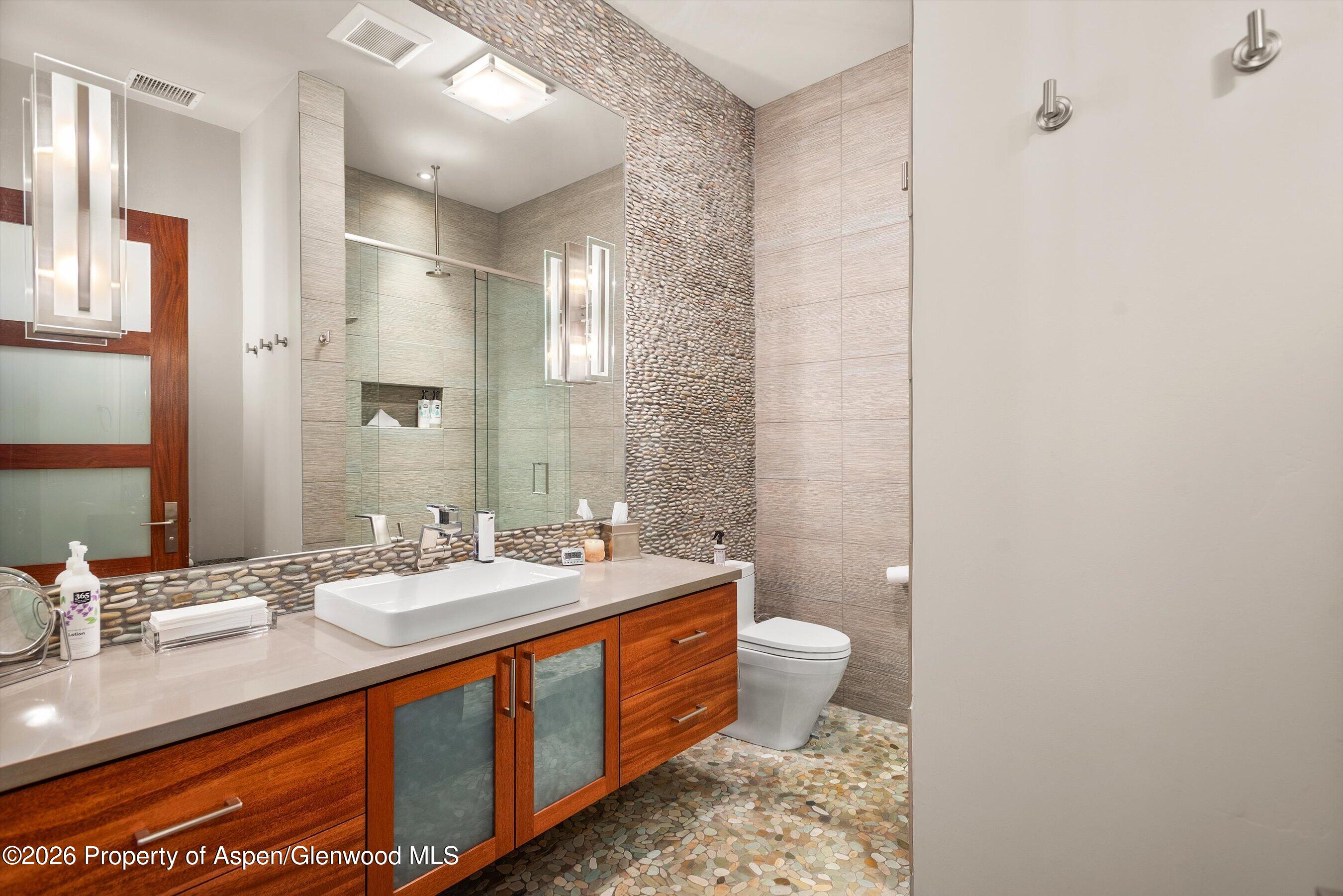241 Robinson Street Property Photo 12
