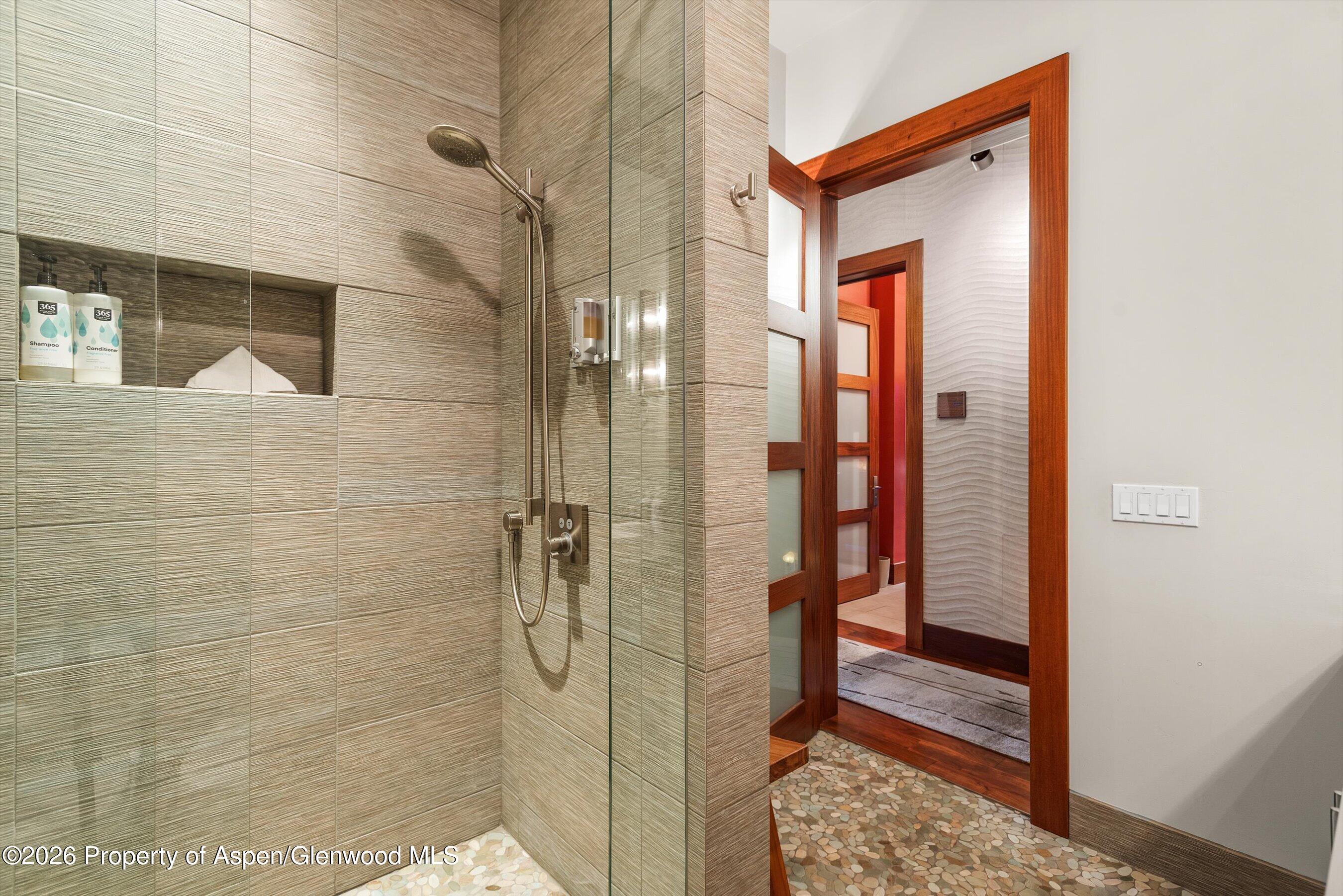 241 Robinson Street Property Photo 13