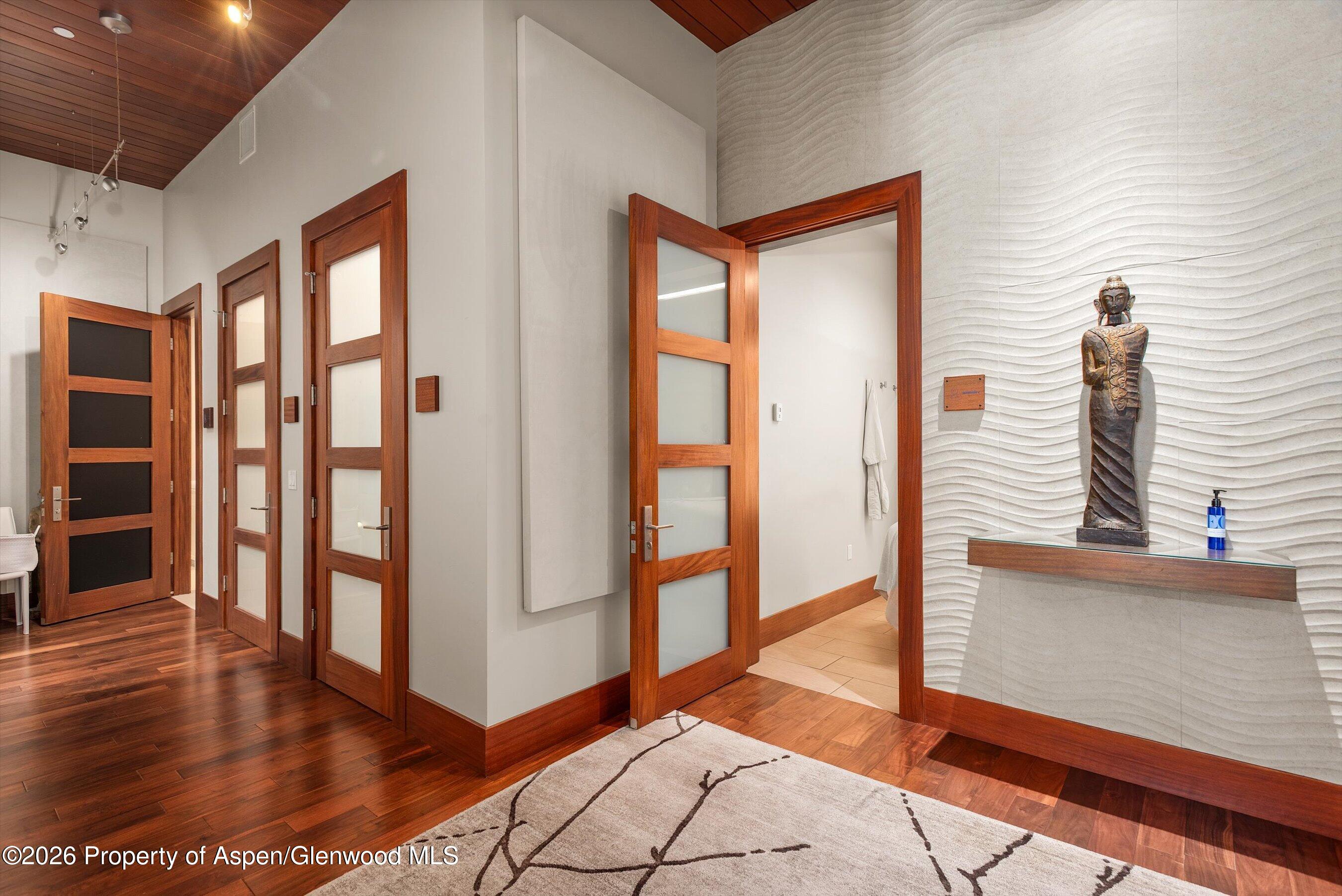 241 Robinson Street Property Photo 15