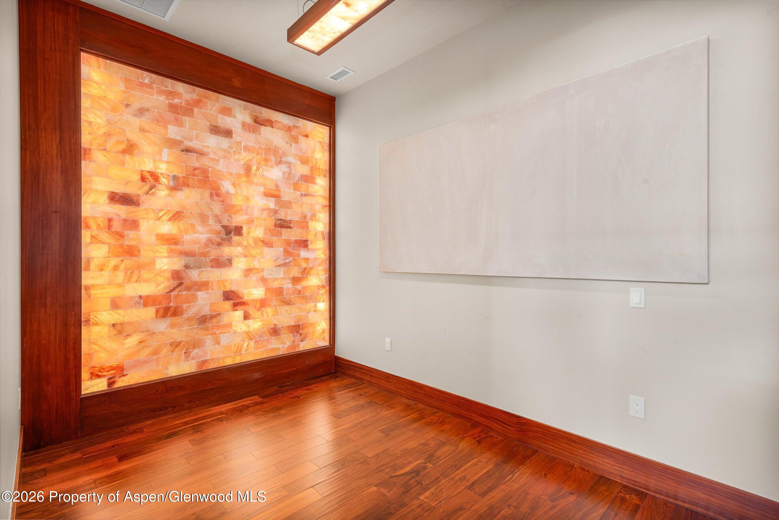 241 Robinson Street Property Photo 17