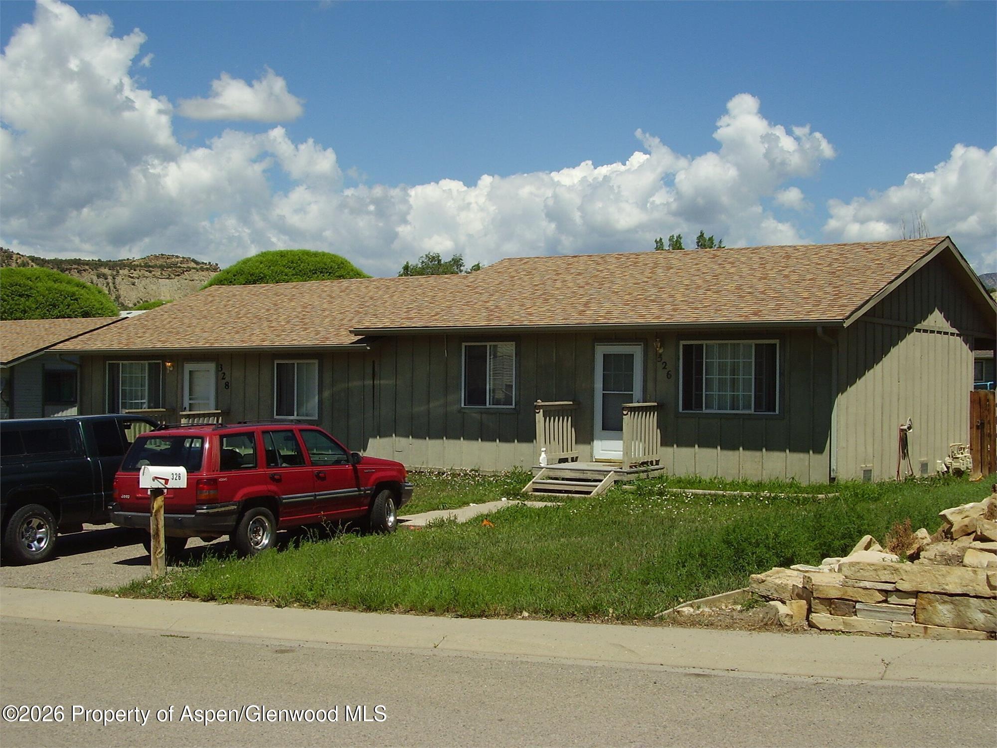 326 24th Place Property Photo 1