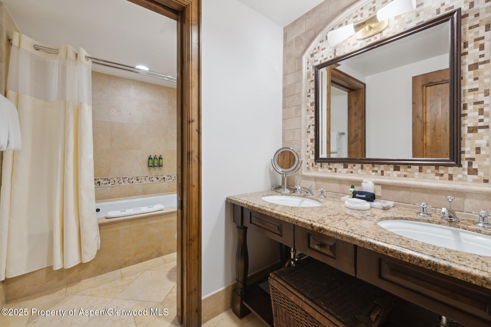415 E Dean St, Unit 18 Property Photo 17
