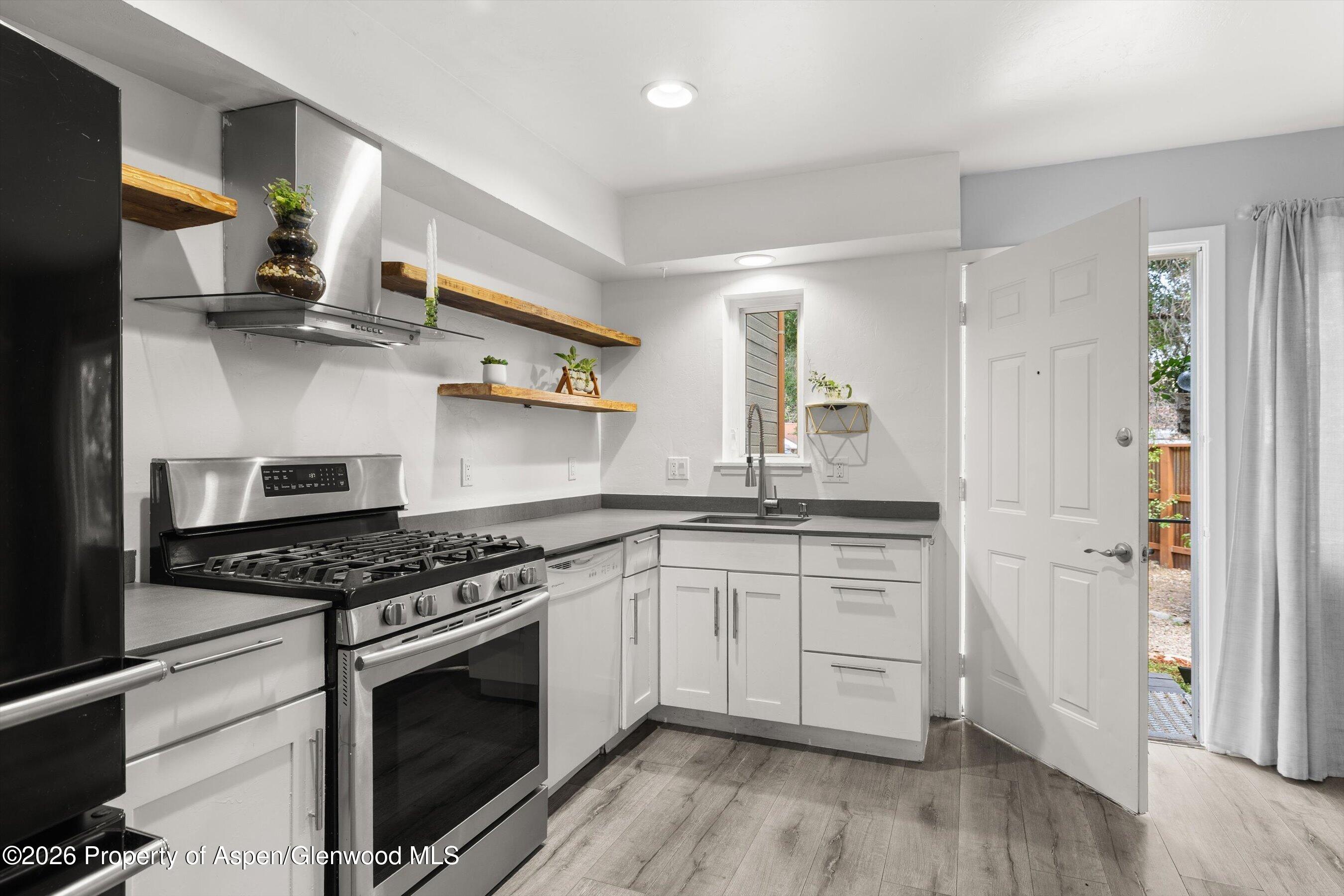 372 S 8th Street Property Photo 8