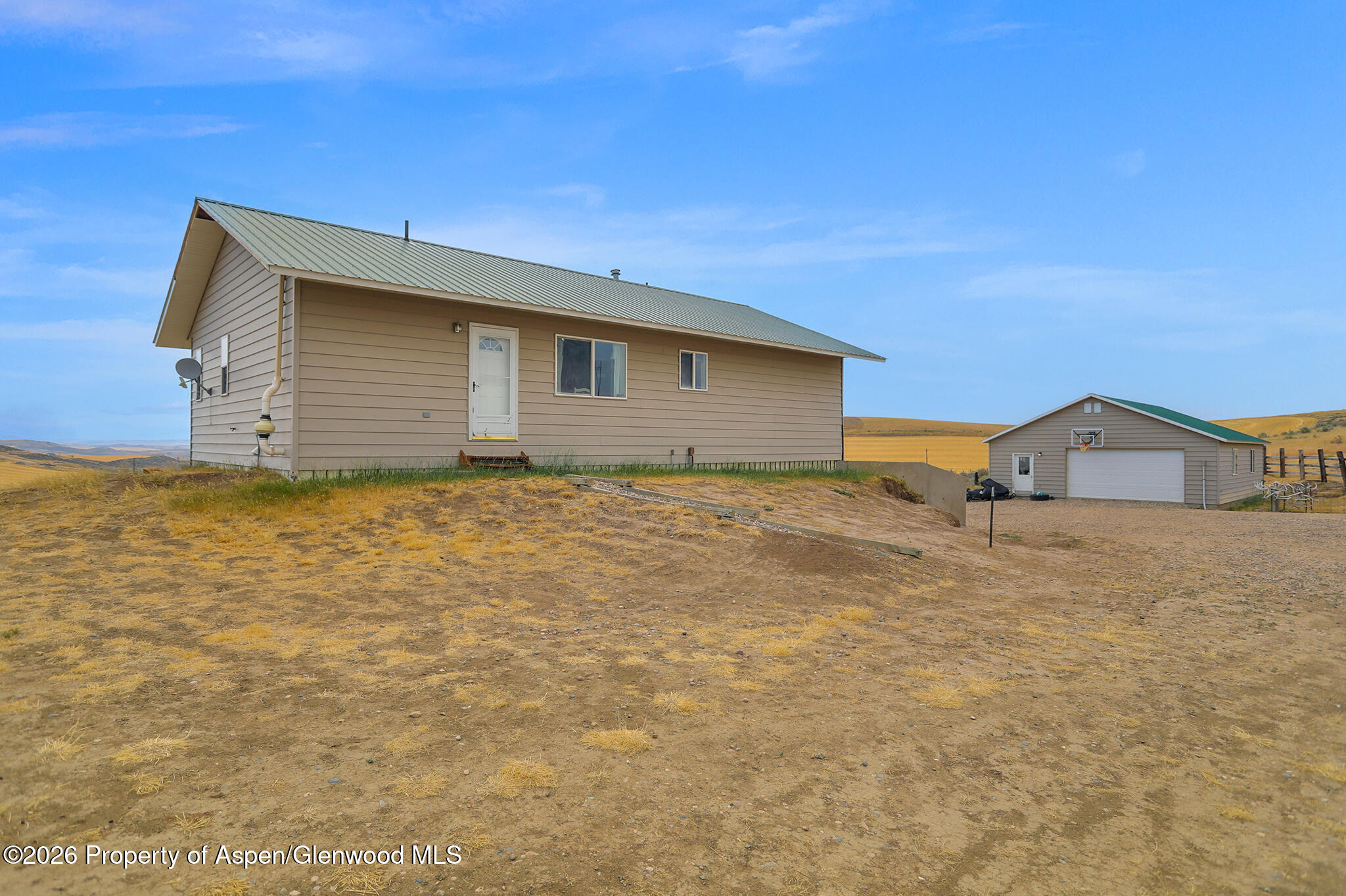 1470 Walter Way Property Photo 4