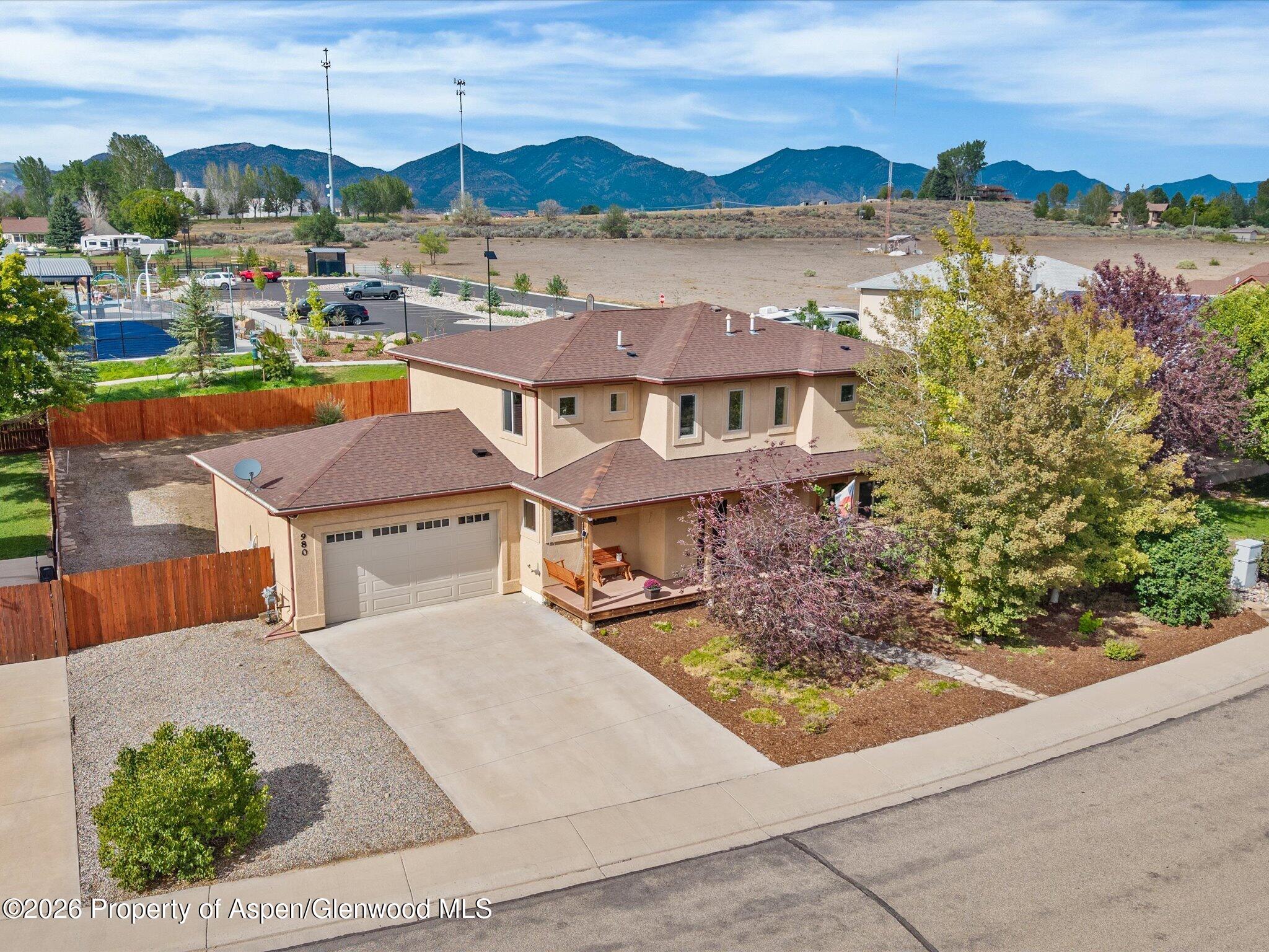 980 E 19th Street Property Photo 1