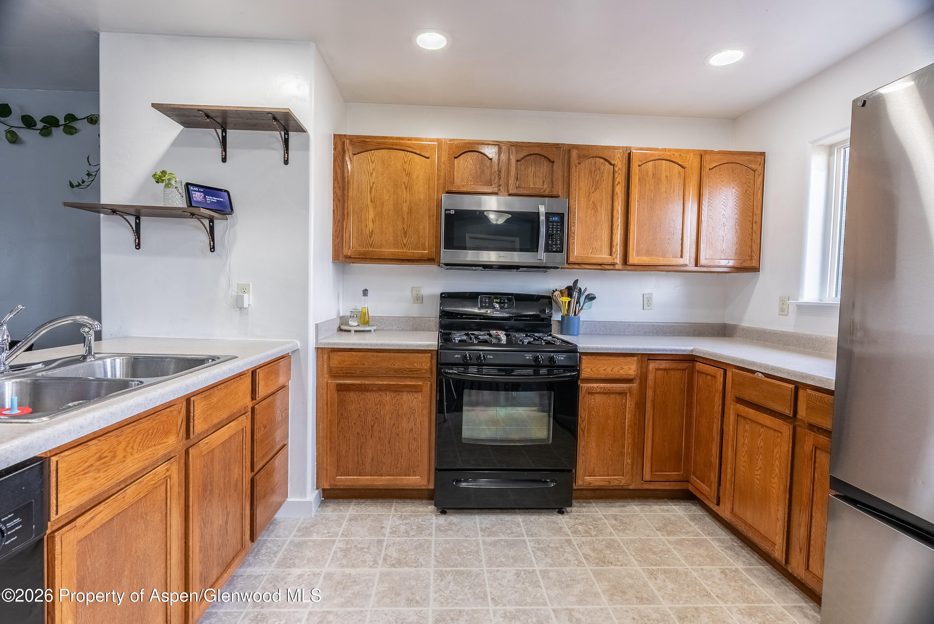 2443 Pine Lane Property Photo 3