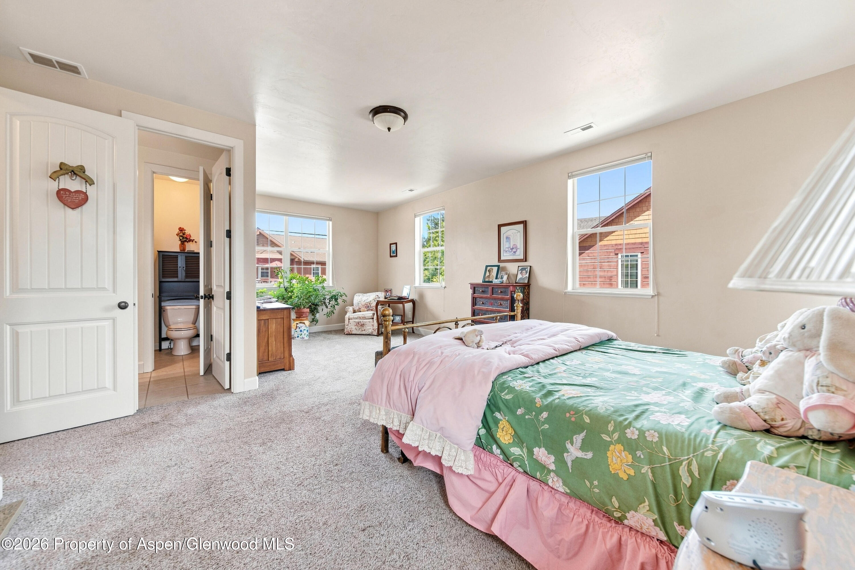200 Whitehorse Drive Property Photo 18