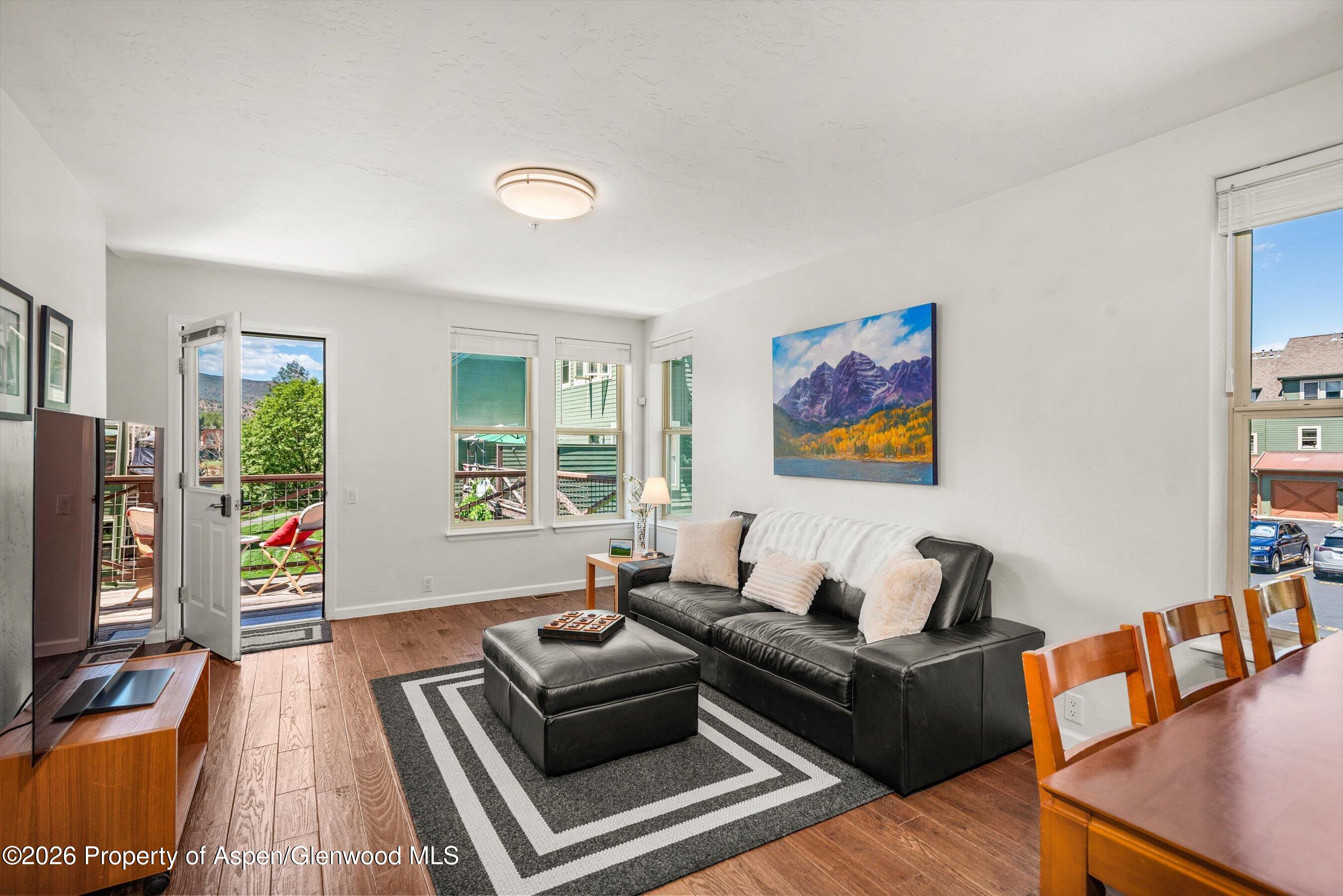 100 Lakeside Drive Property Photo 4
