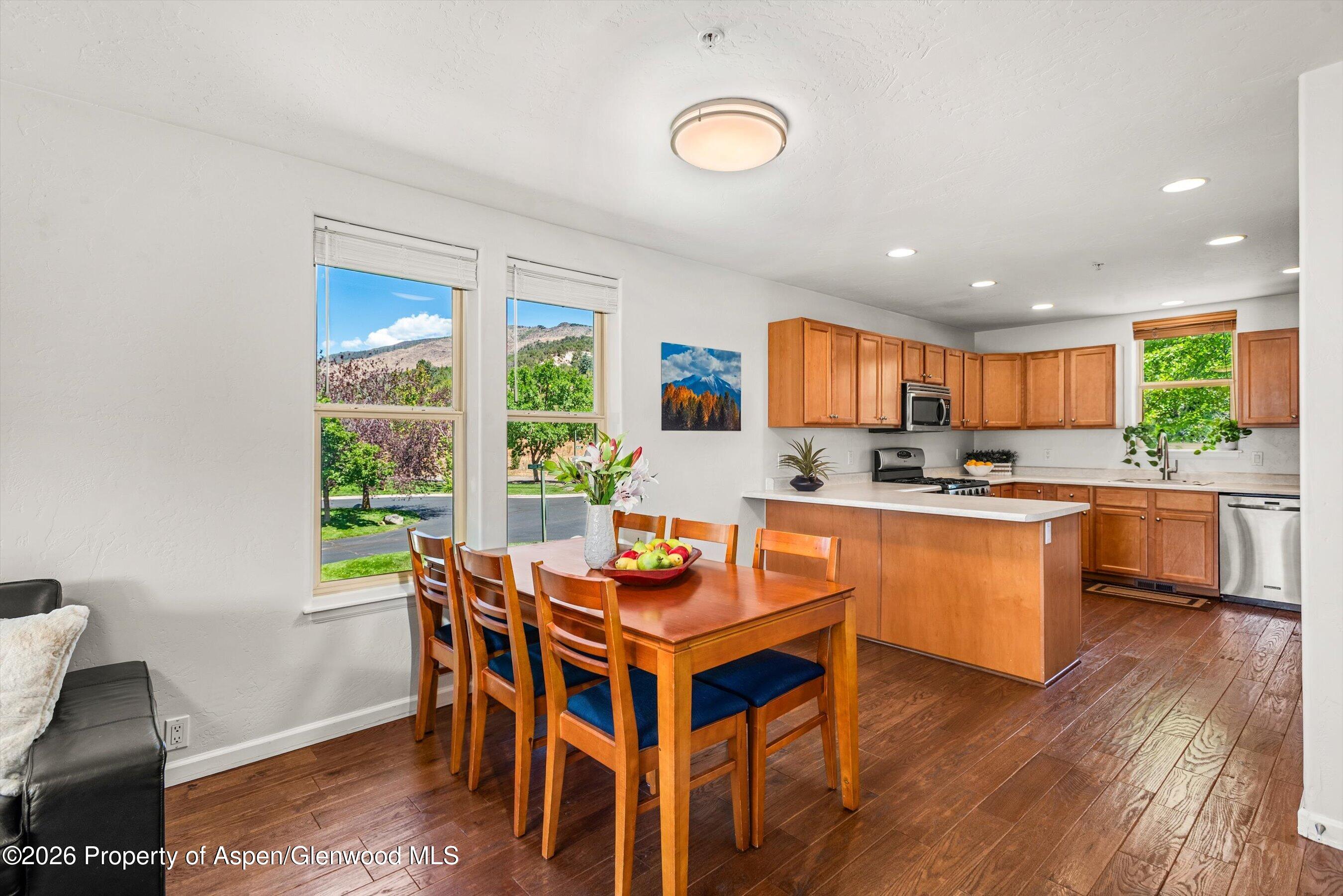 100 Lakeside Drive Property Photo 8