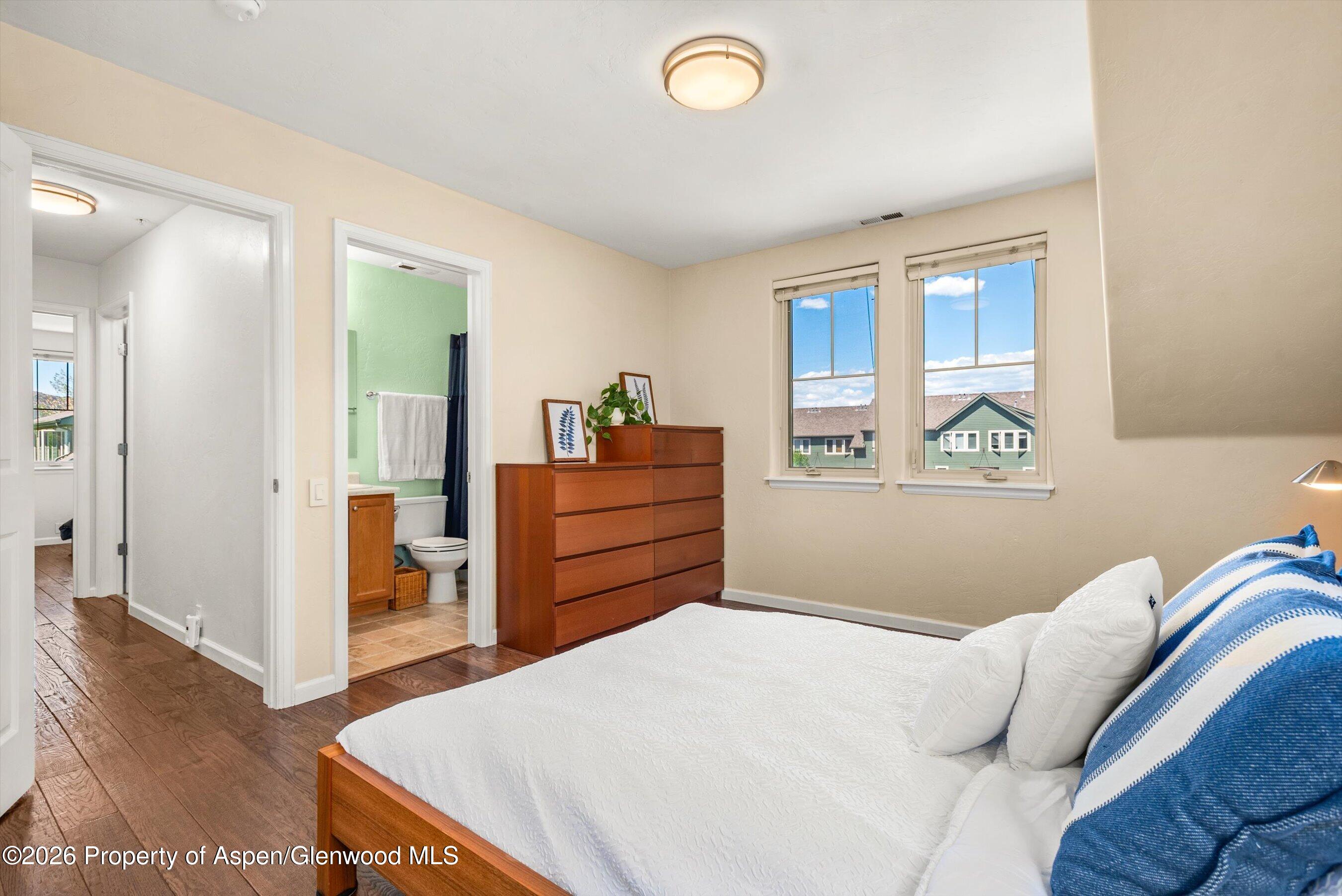 100 Lakeside Drive Property Photo 16