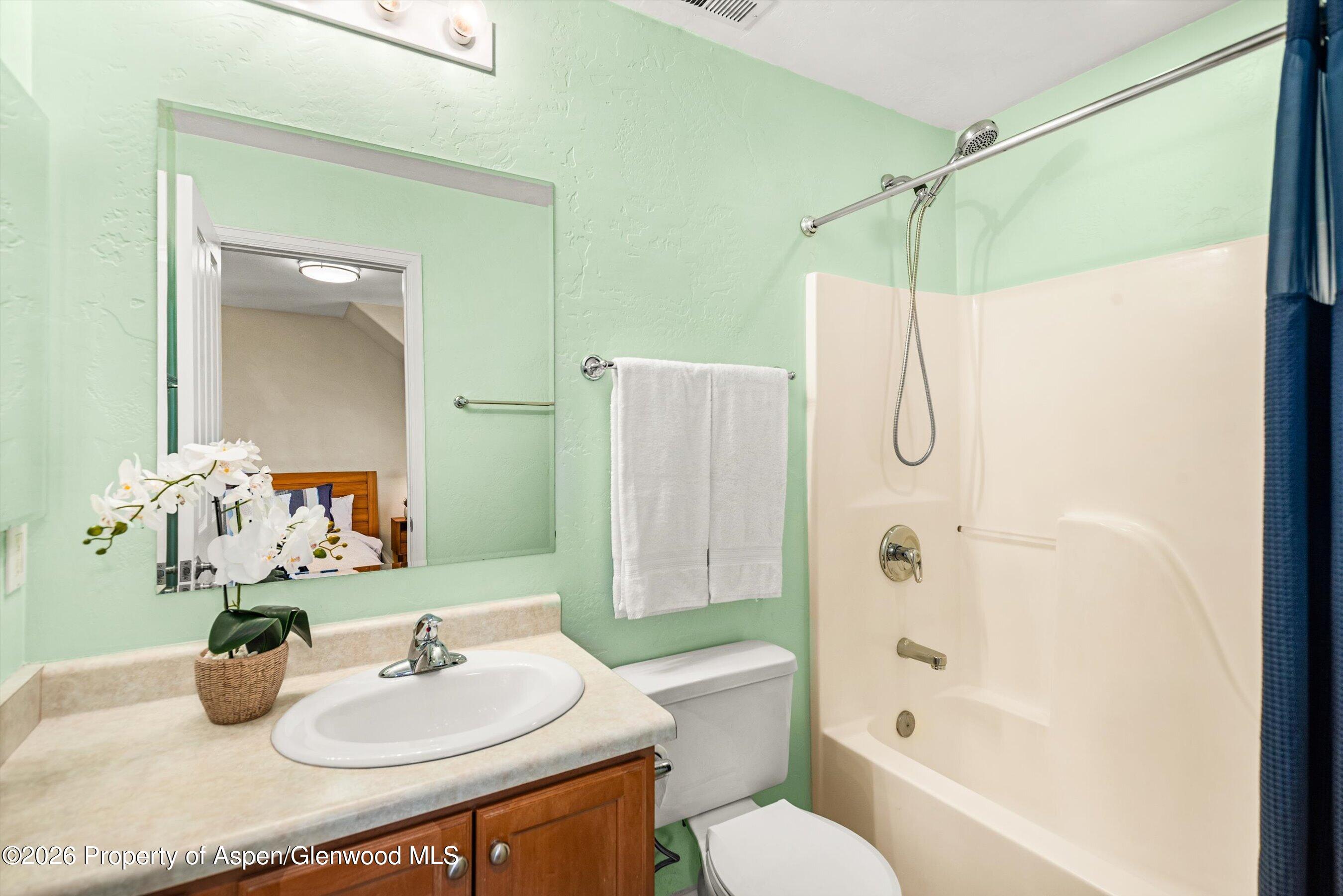 100 Lakeside Drive Property Photo 17