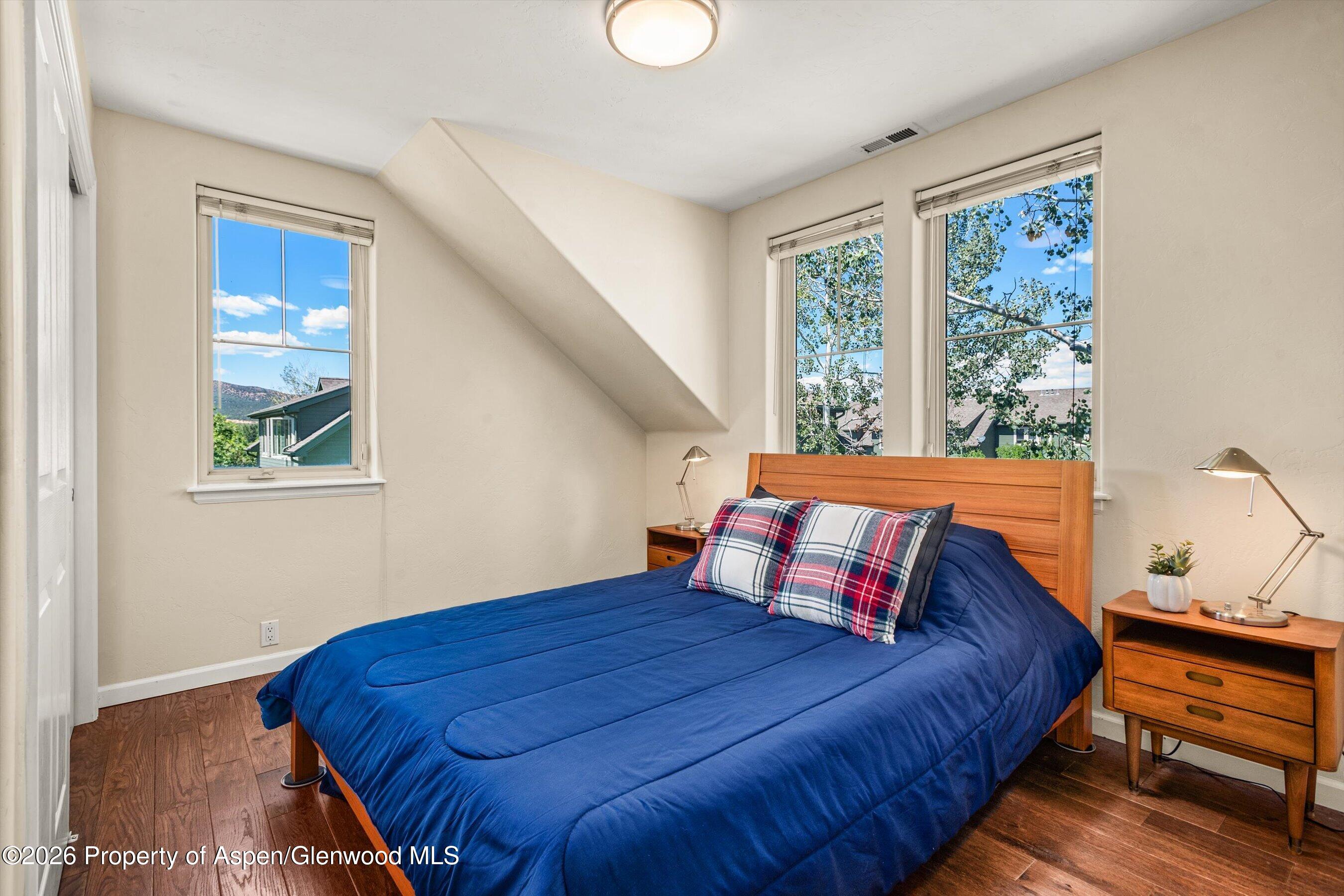 100 Lakeside Drive Property Photo 18