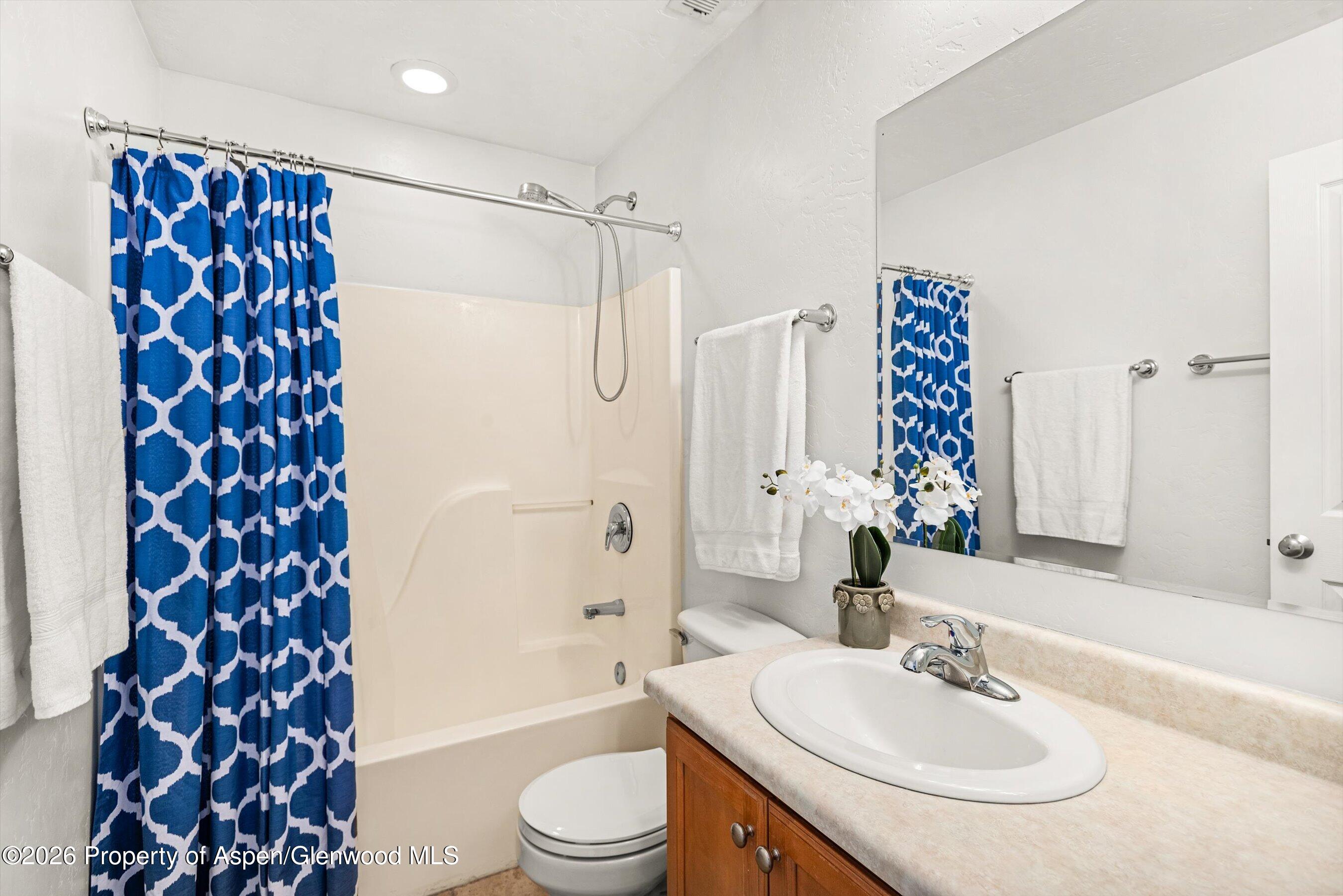 100 Lakeside Drive Property Photo 19