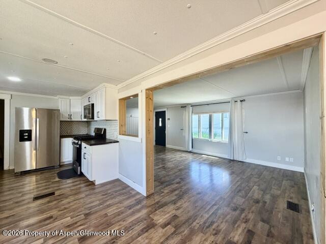 825 E 7th Street 27 Property Photo 4