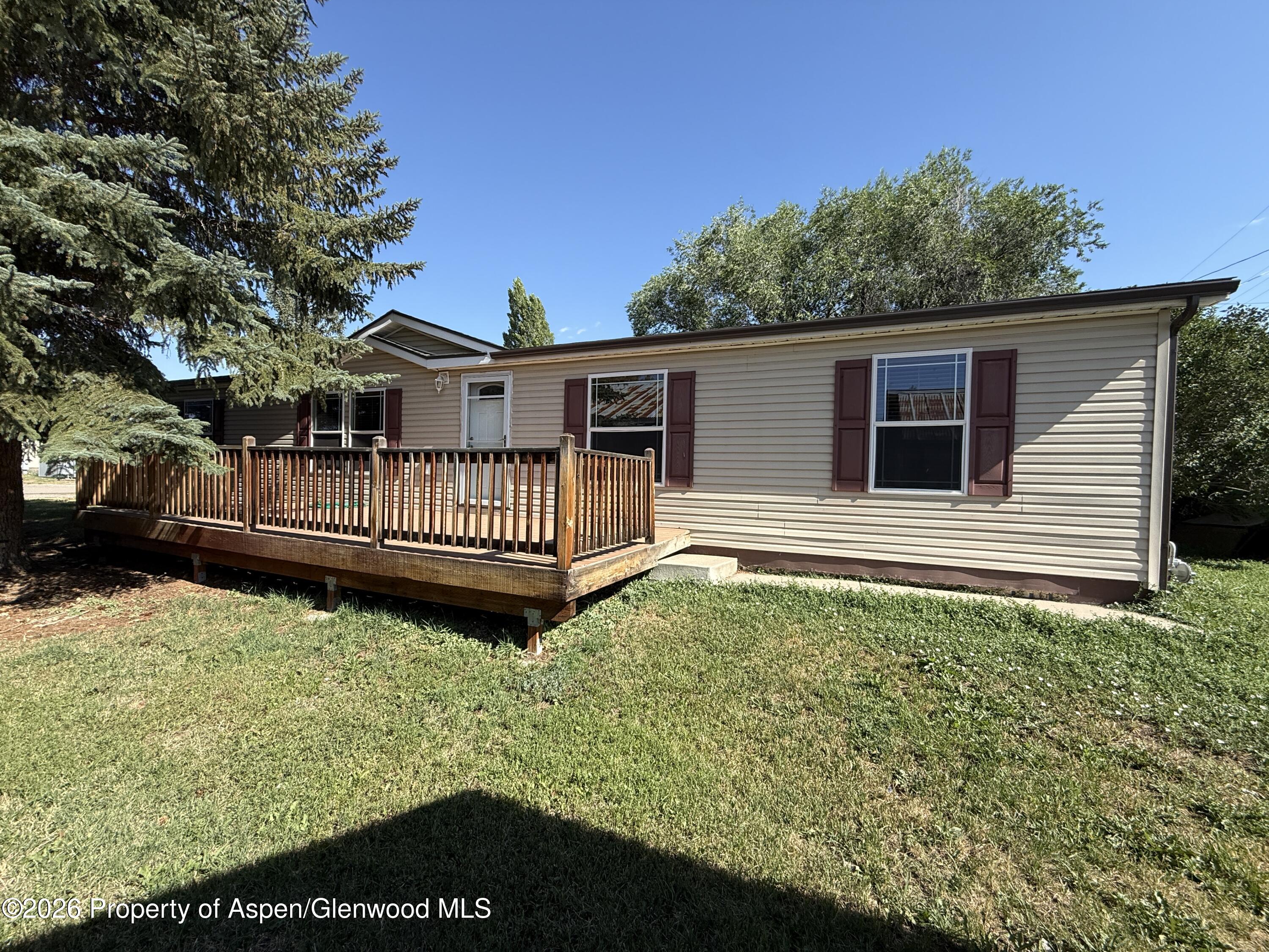 366 S 2nd Street Property Photo 1