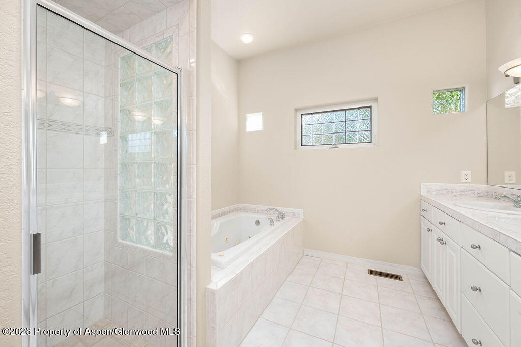 4340 N Club Court D Property Photo 12