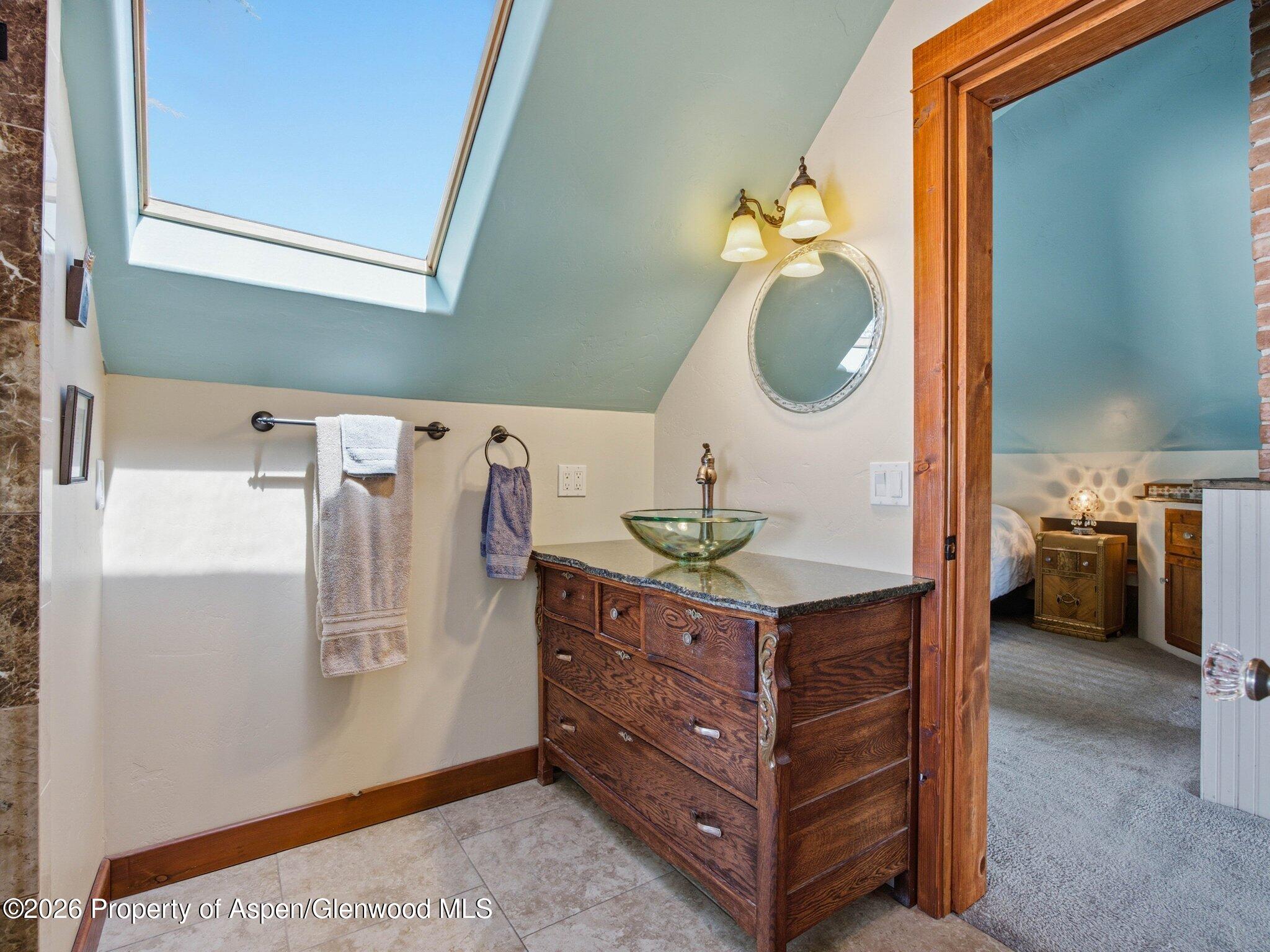 320 E 3rd Street Property Photo 19