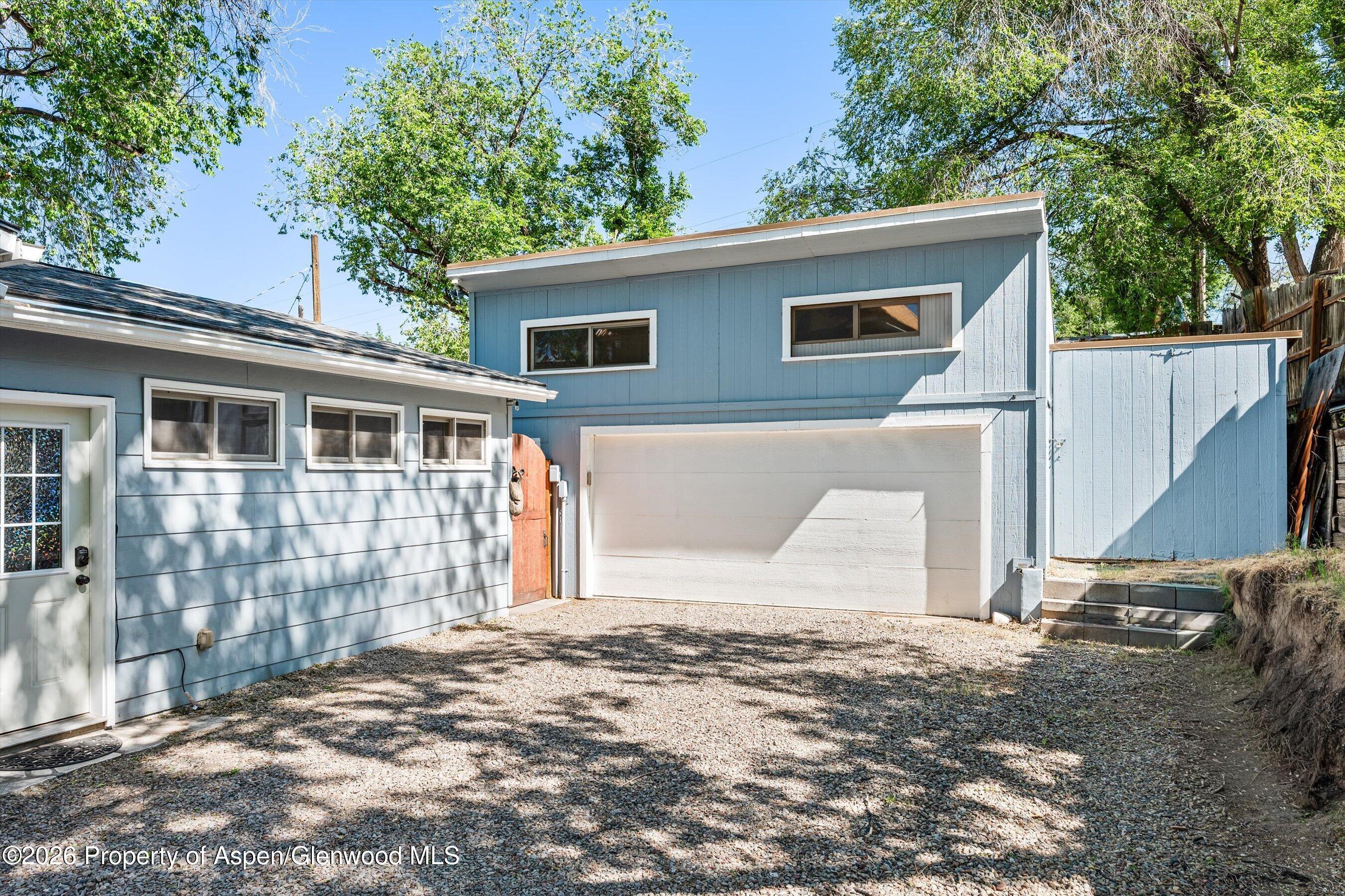 320 E 3rd Street Property Photo 27