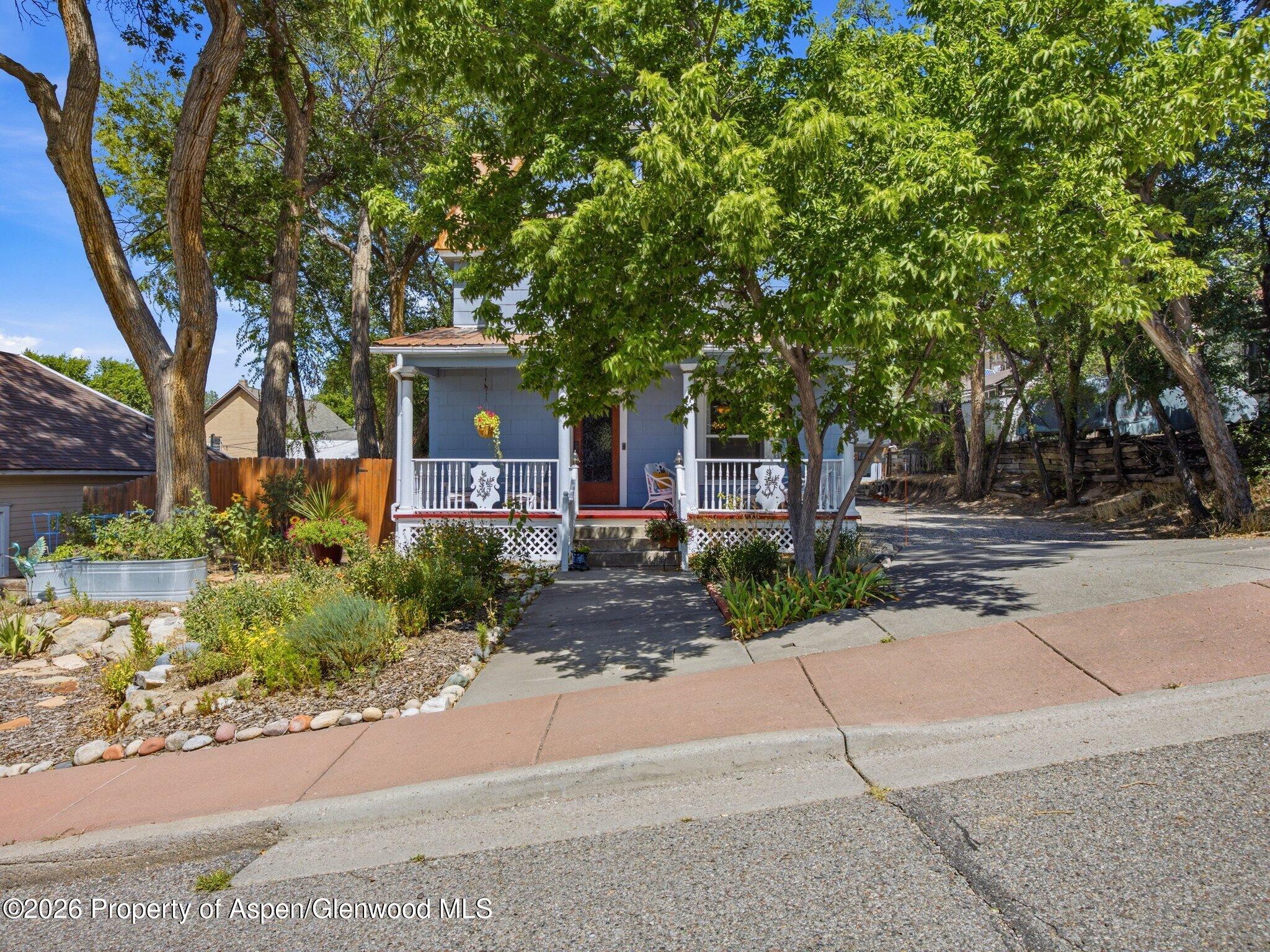 320 E 3rd Street Property Photo 36