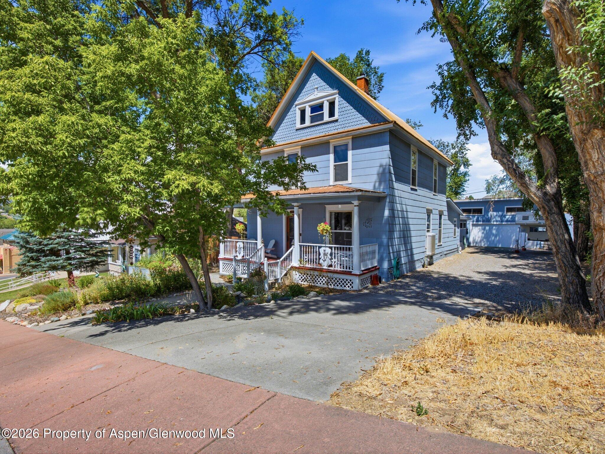 320 E 3rd Street Property Photo 37