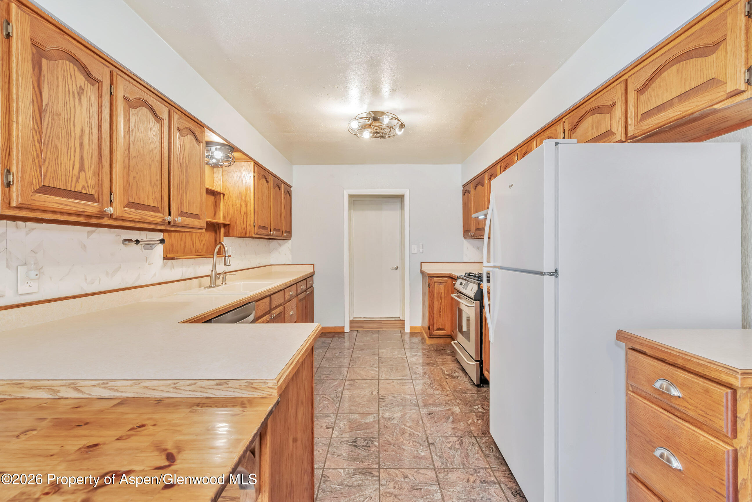577 Steele Street Property Photo 11