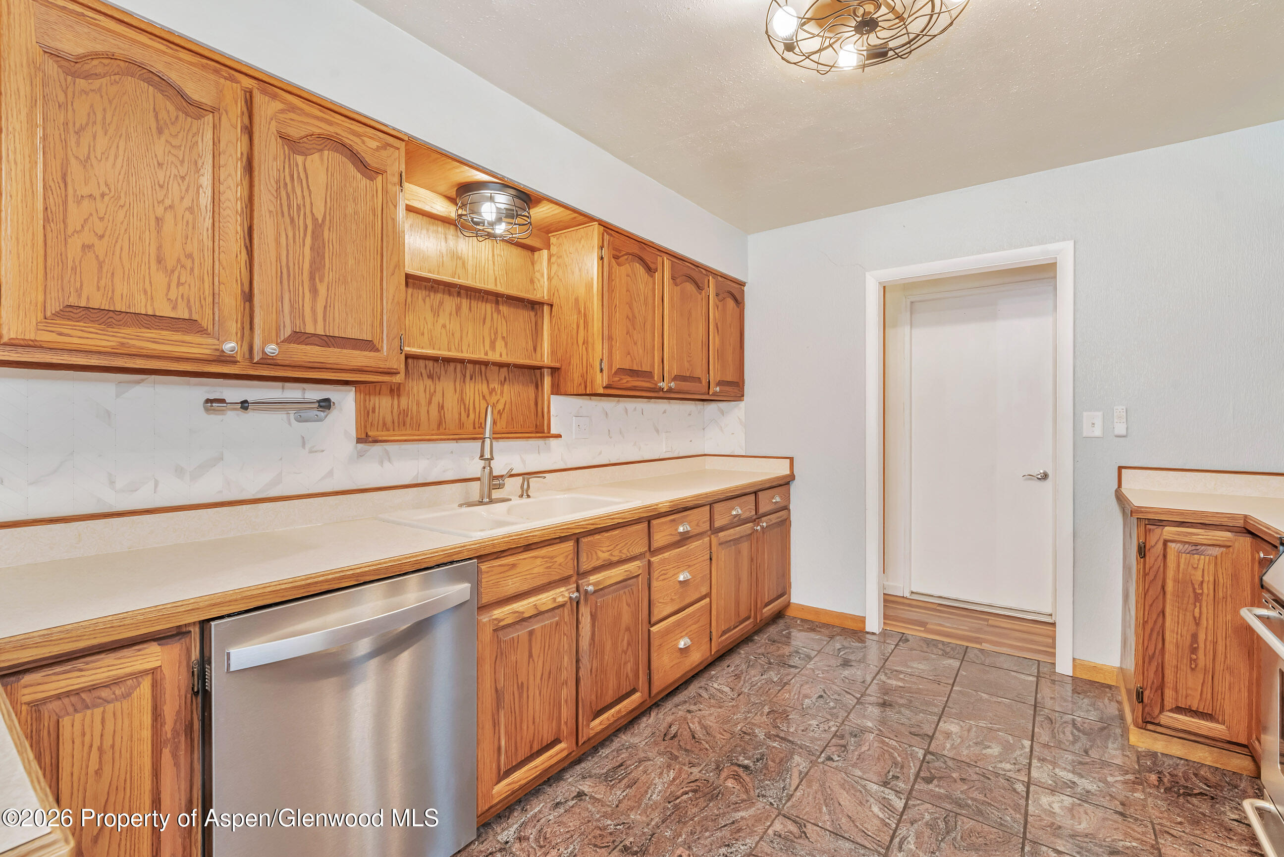 577 Steele Street Property Photo 13
