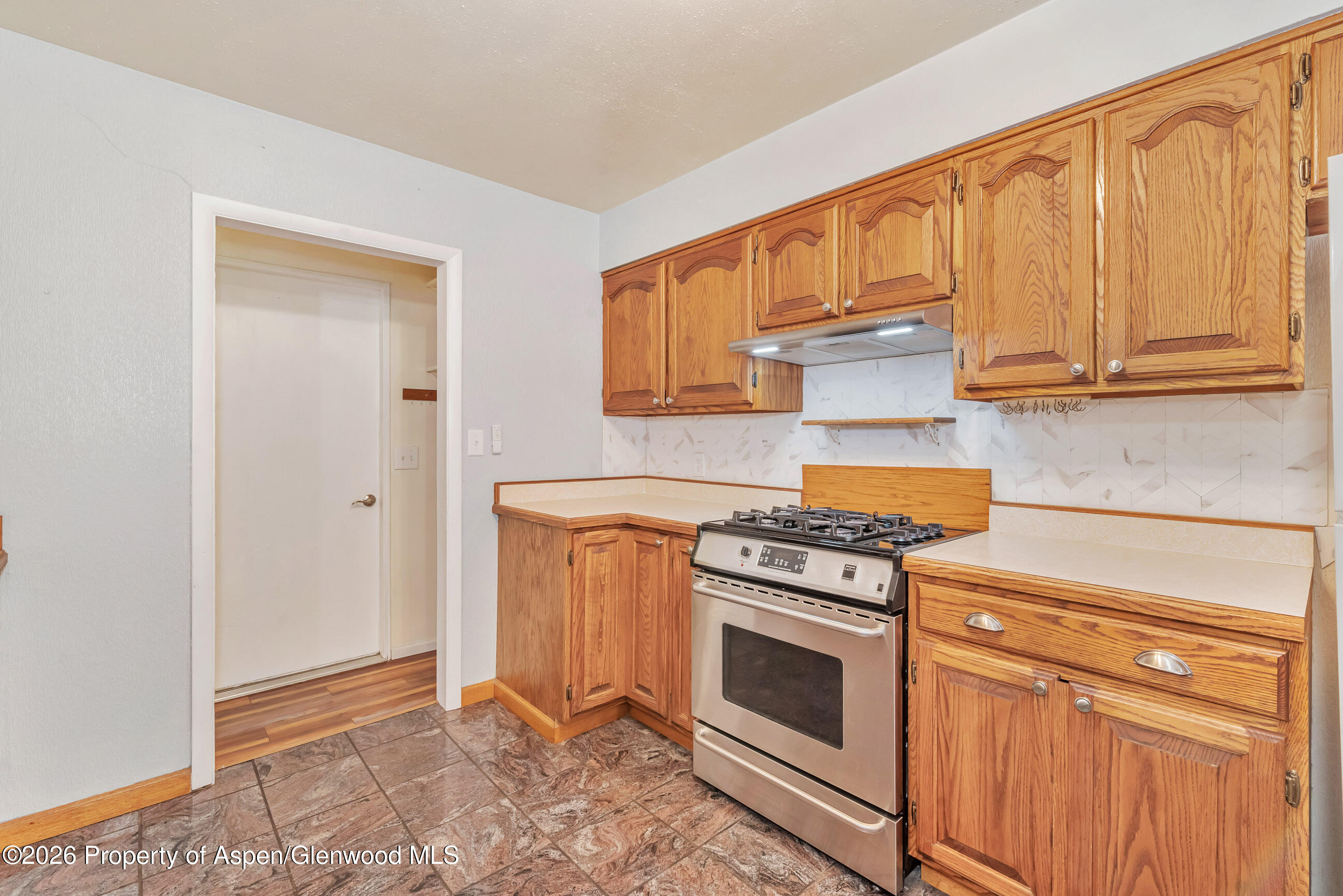 577 Steele Street Property Photo 14