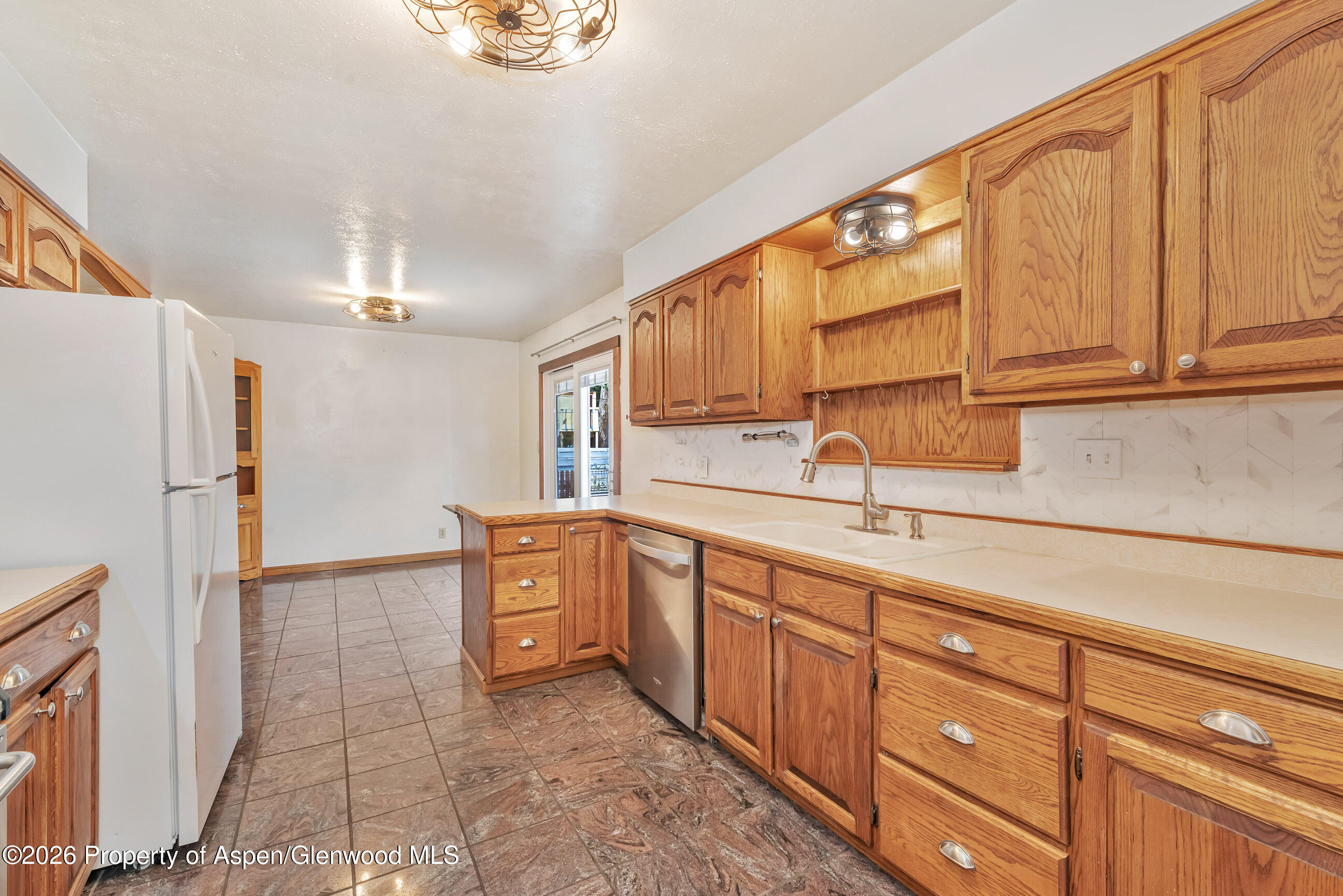 577 Steele Street Property Photo 16