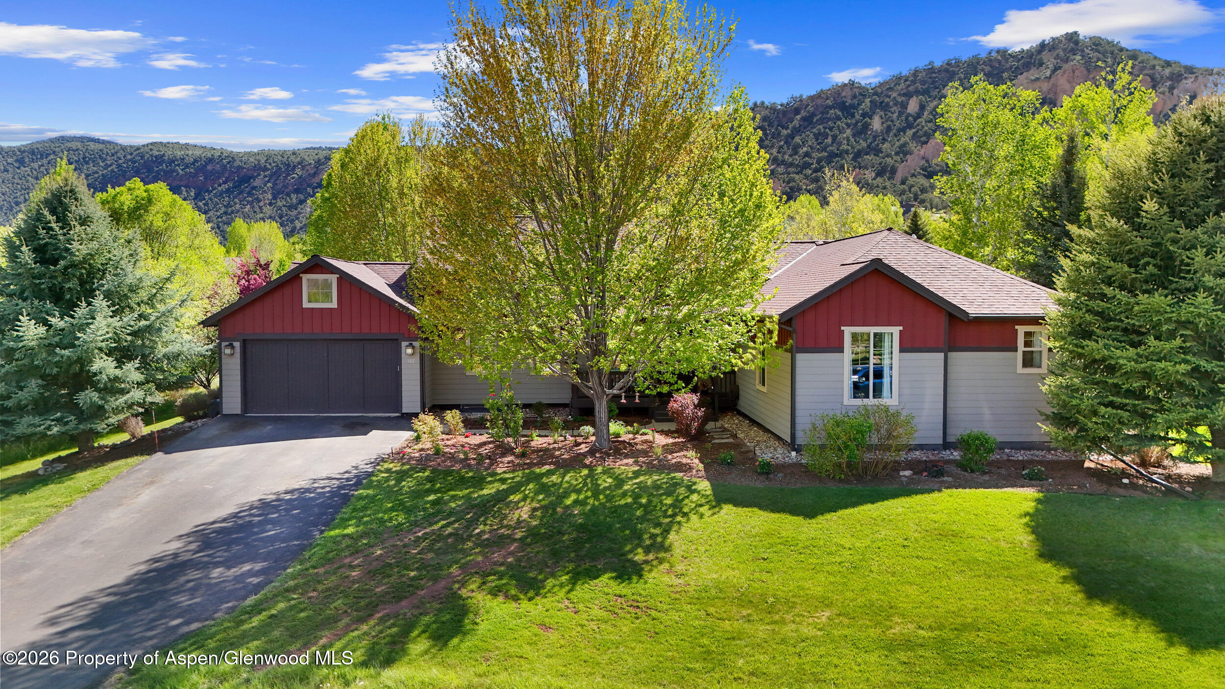 302 Silver Mountain Drive Property Photo 1