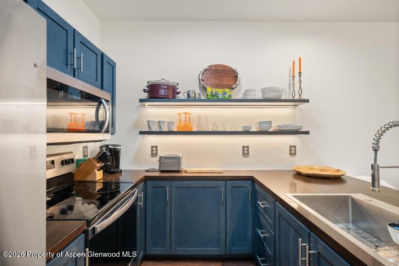 1400 E Valley Road 110 Property Photo 2