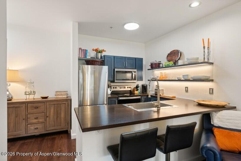 1400 E Valley Road 110 Property Photo 4