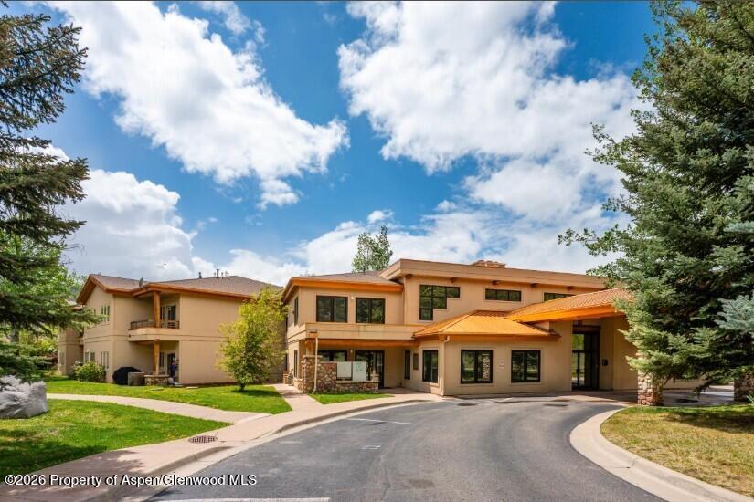 1400 E Valley Road 110 Property Photo 8