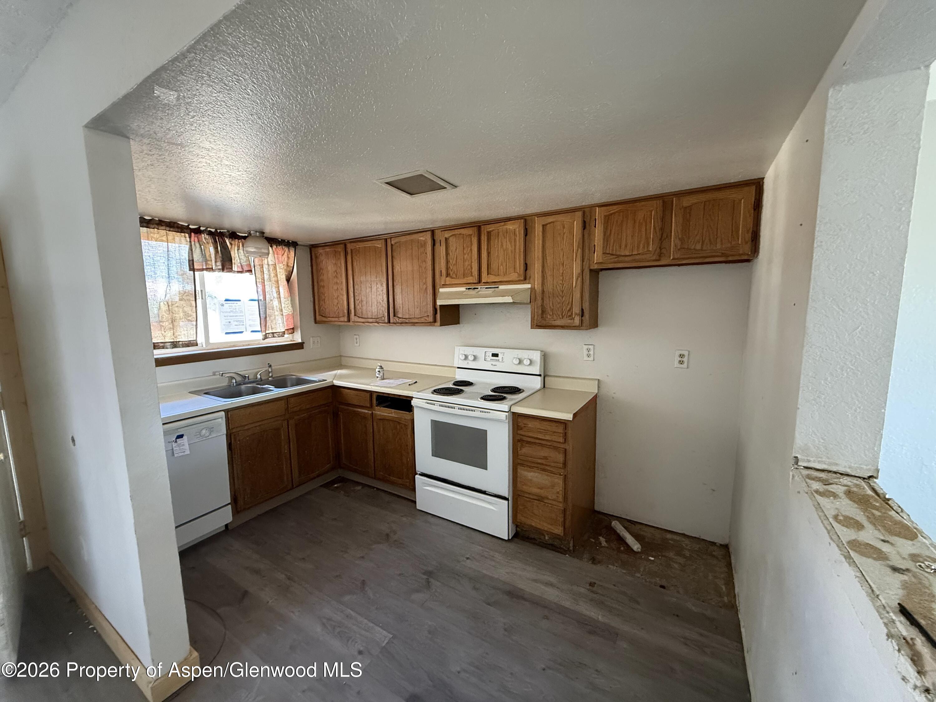 1030 E 7th Street Property Photo 2