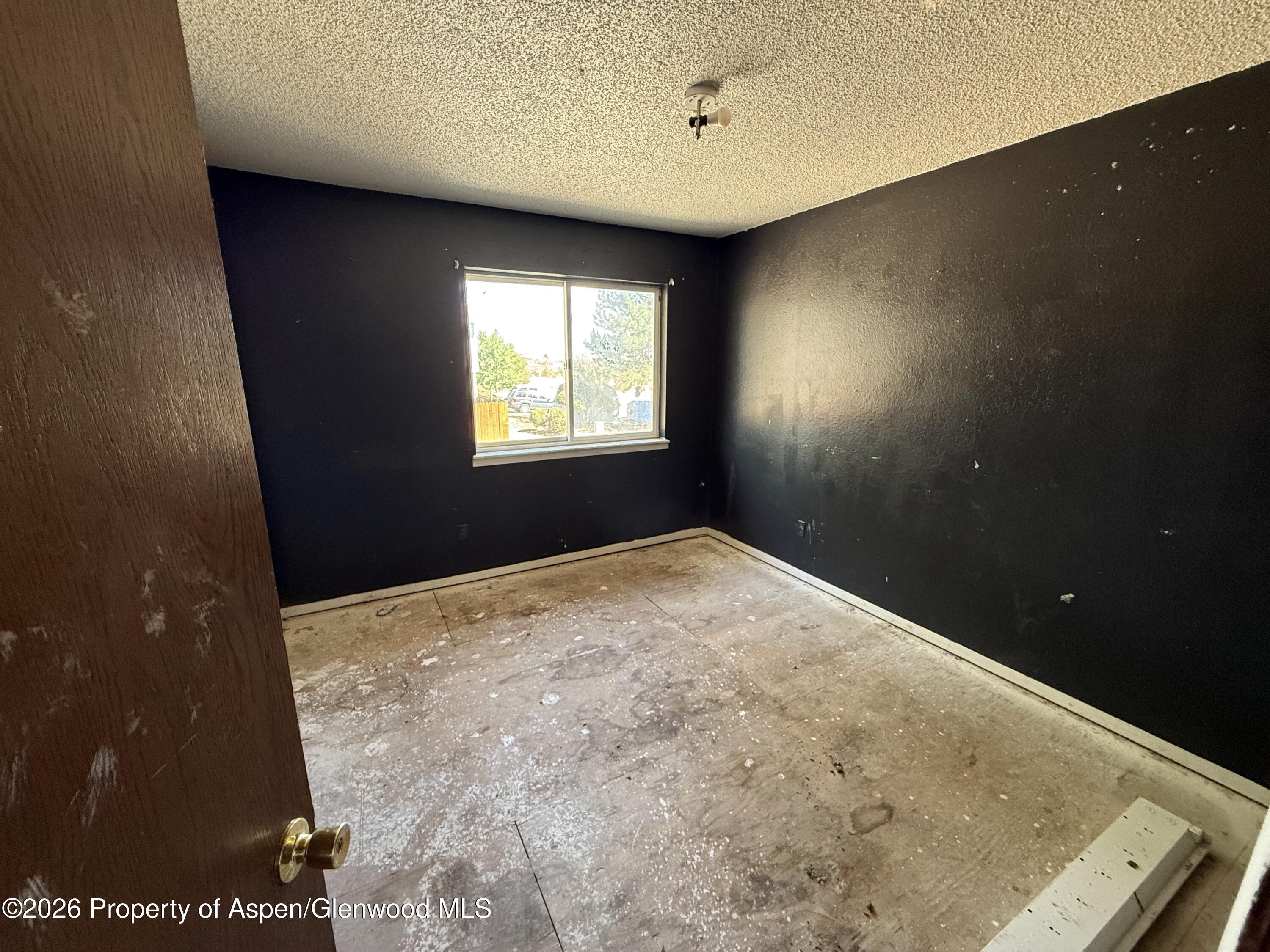1030 E 7th Street Property Photo 10