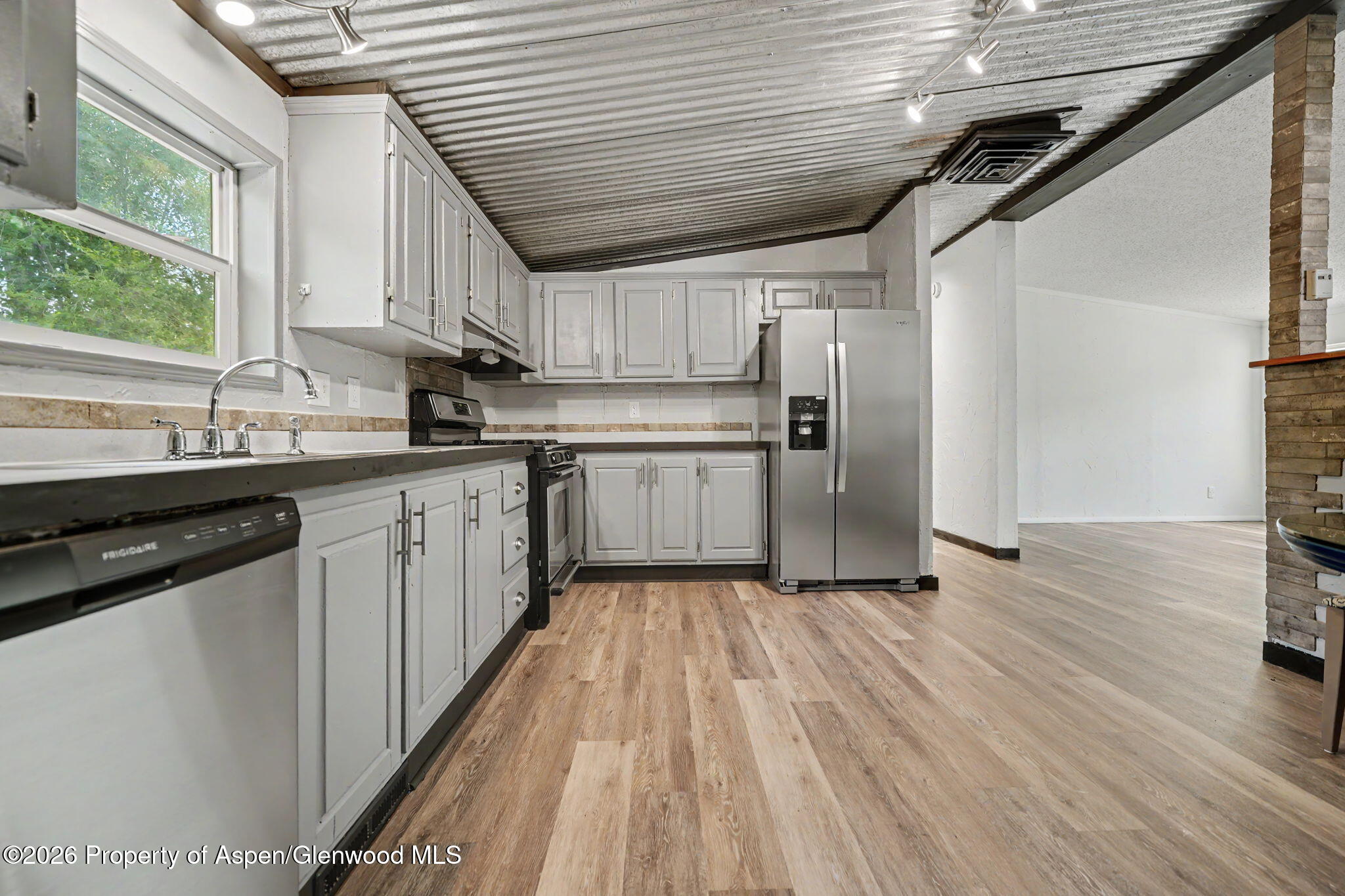 23 E Bonanza Place Property Photo 7