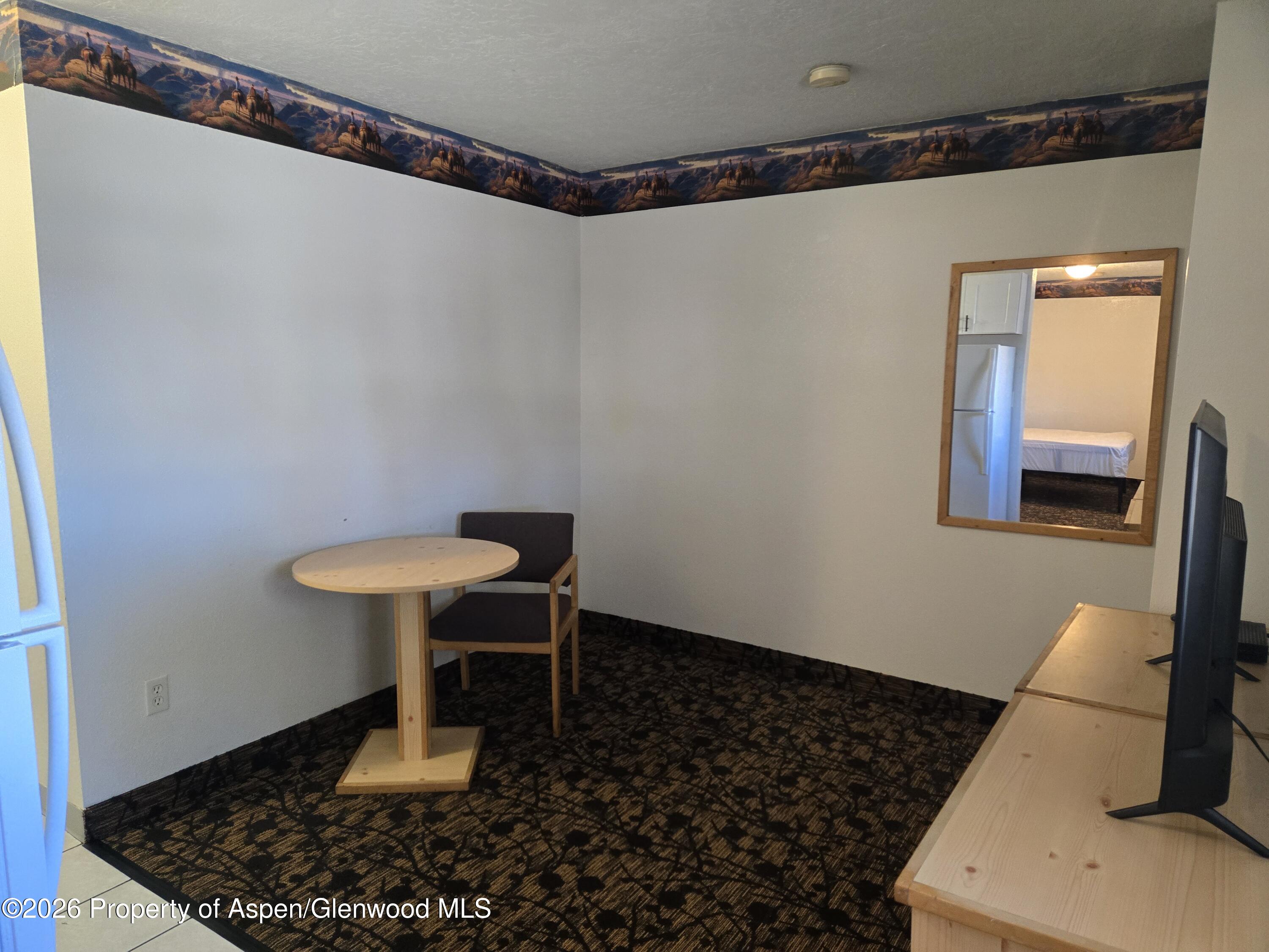 627 W Victory Way Property Photo 2