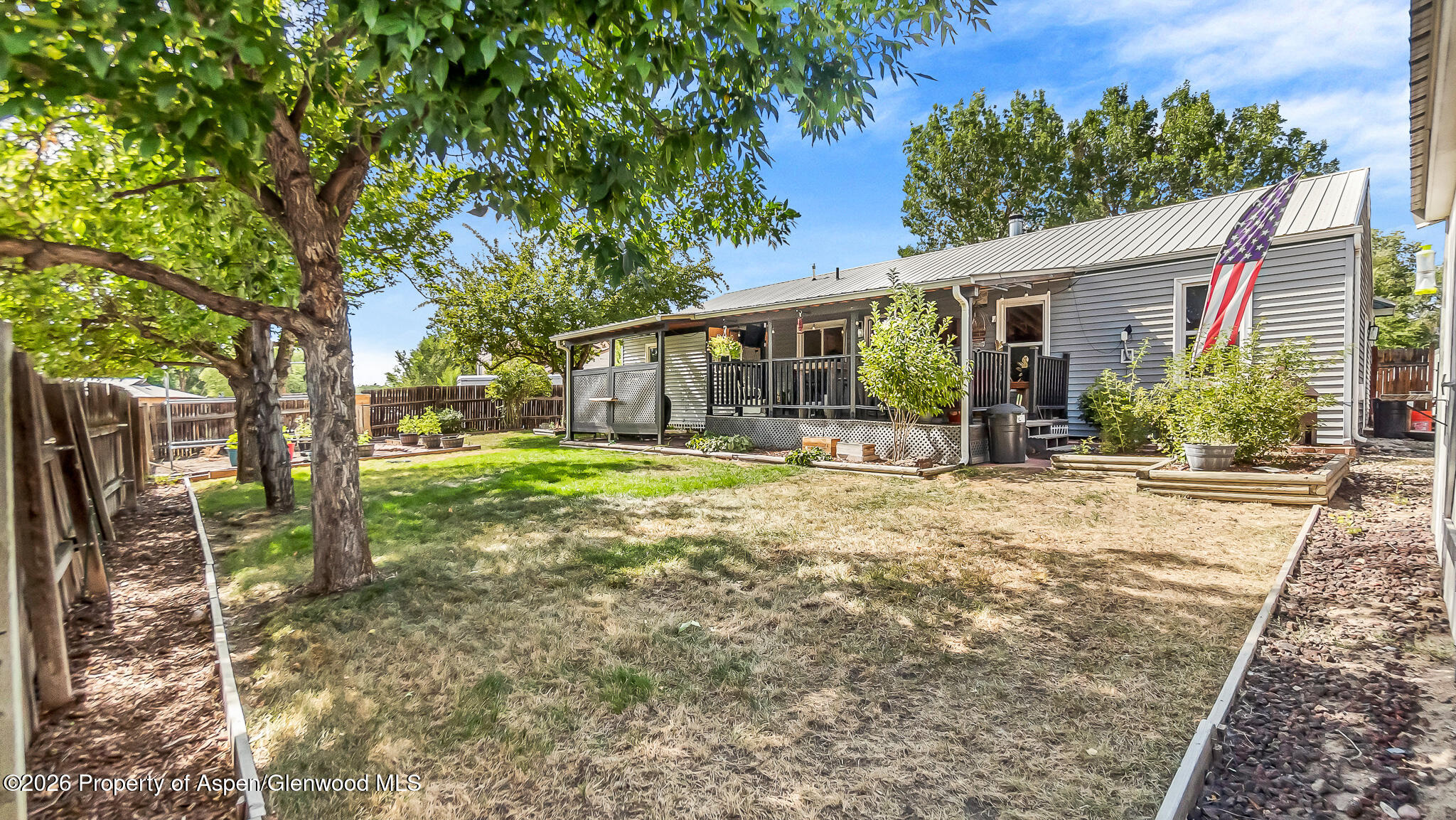 1266 Crest Drive Property Photo 3