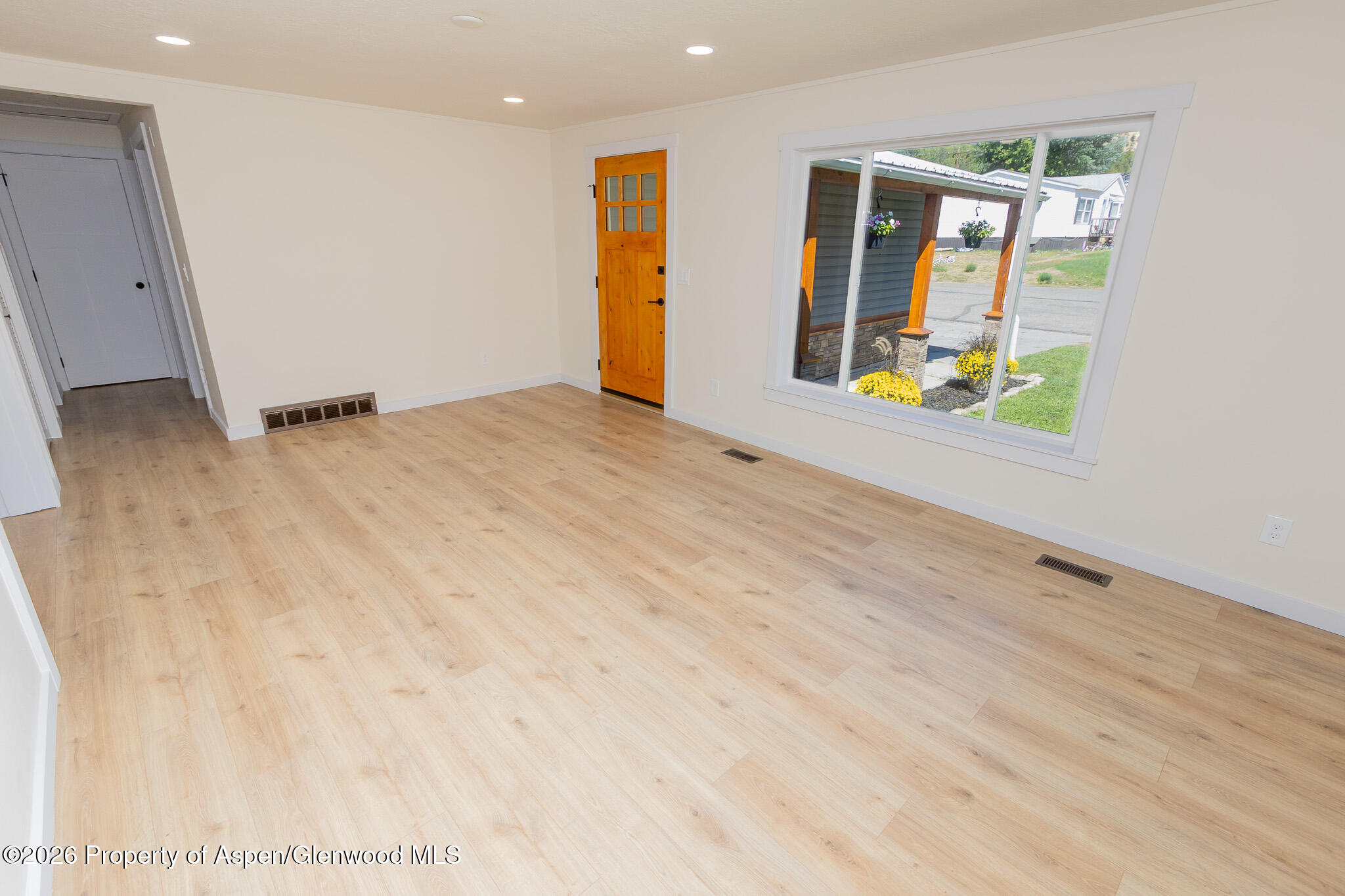 570 Larry Lane Property Photo 5