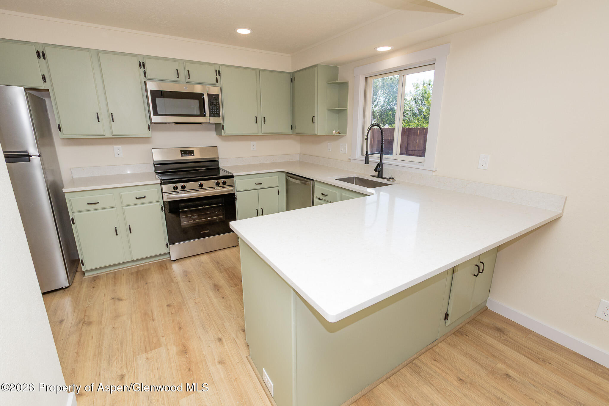 570 Larry Lane Property Photo 6