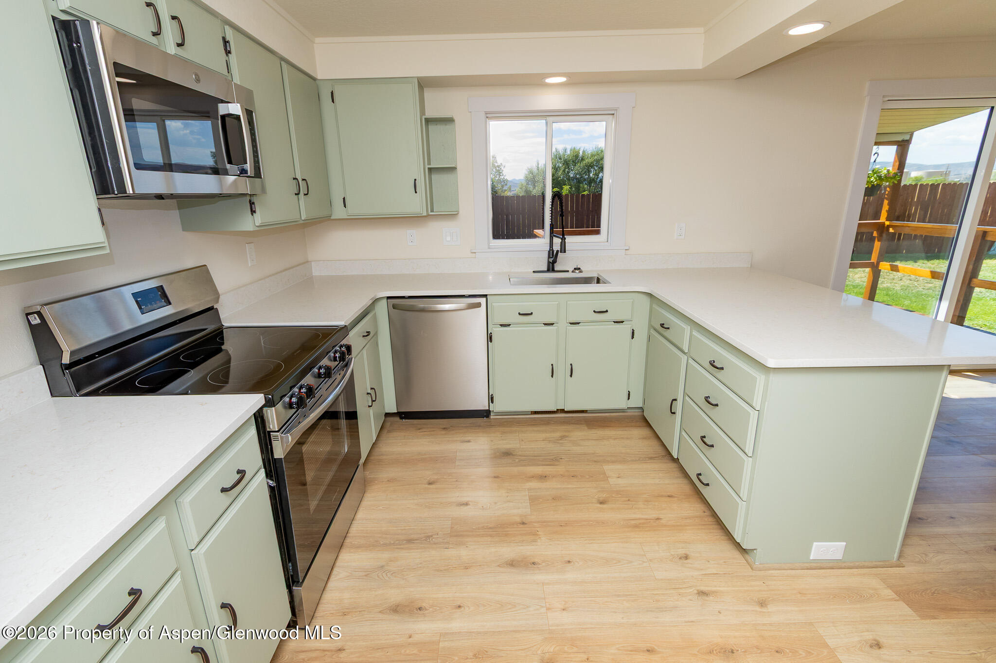 570 Larry Lane Property Photo 7