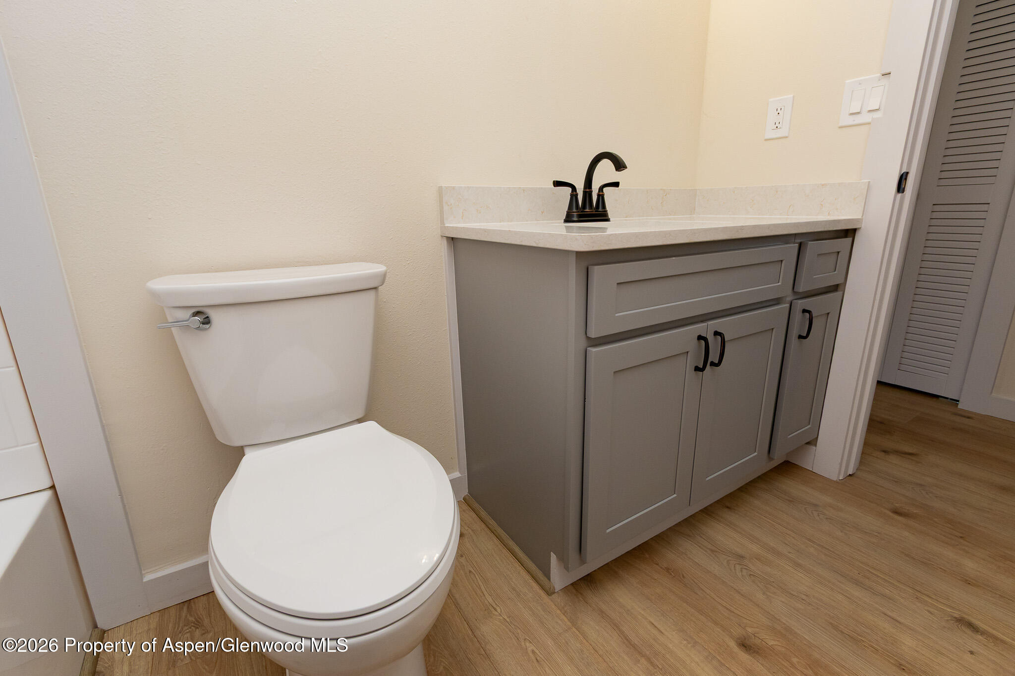 570 Larry Lane Property Photo 18